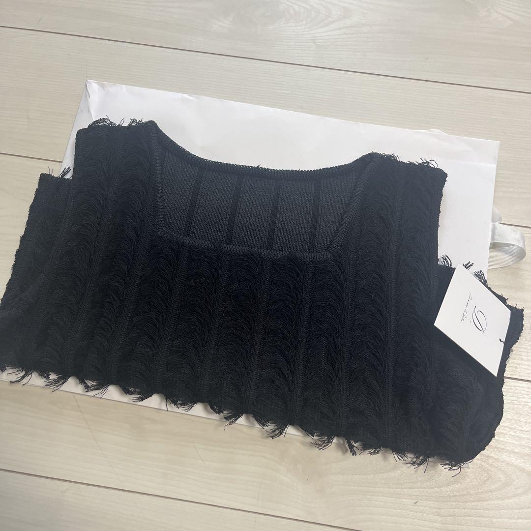 Maison de Dolce. Plume Vest Best Maison de Dolce. Sweater Vests
