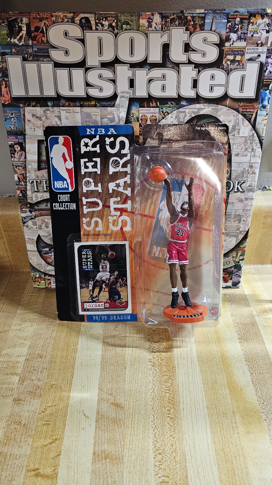 MICHAEL JORDAN NBA SUPERSTARS 1998-99 MATTEL FIGURE LIVING LEGENDS IN RED JERSEY