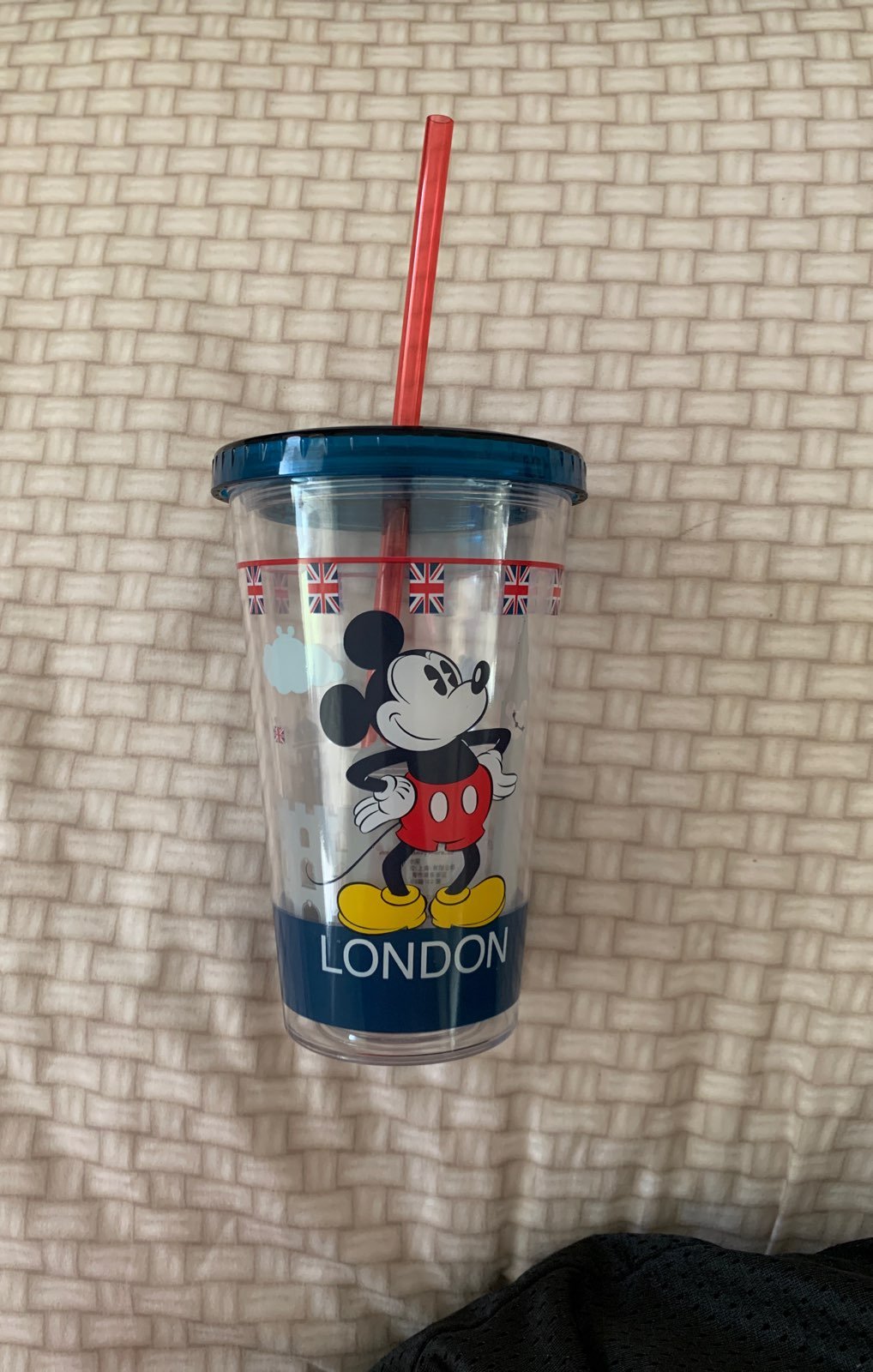DISNEY LONDON cup sipper