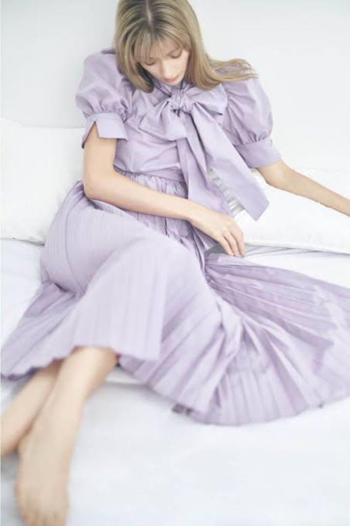 Pleated skirt with a lavender ribbon.