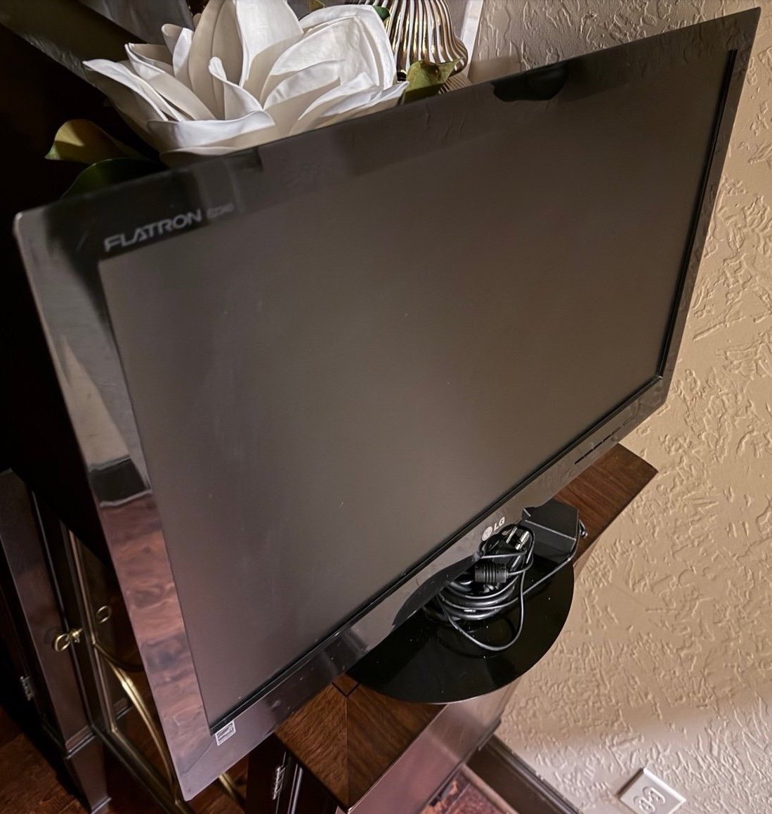 LG Flatron 23” E2340V Monitor - Power Supply Included - Excellent Condition