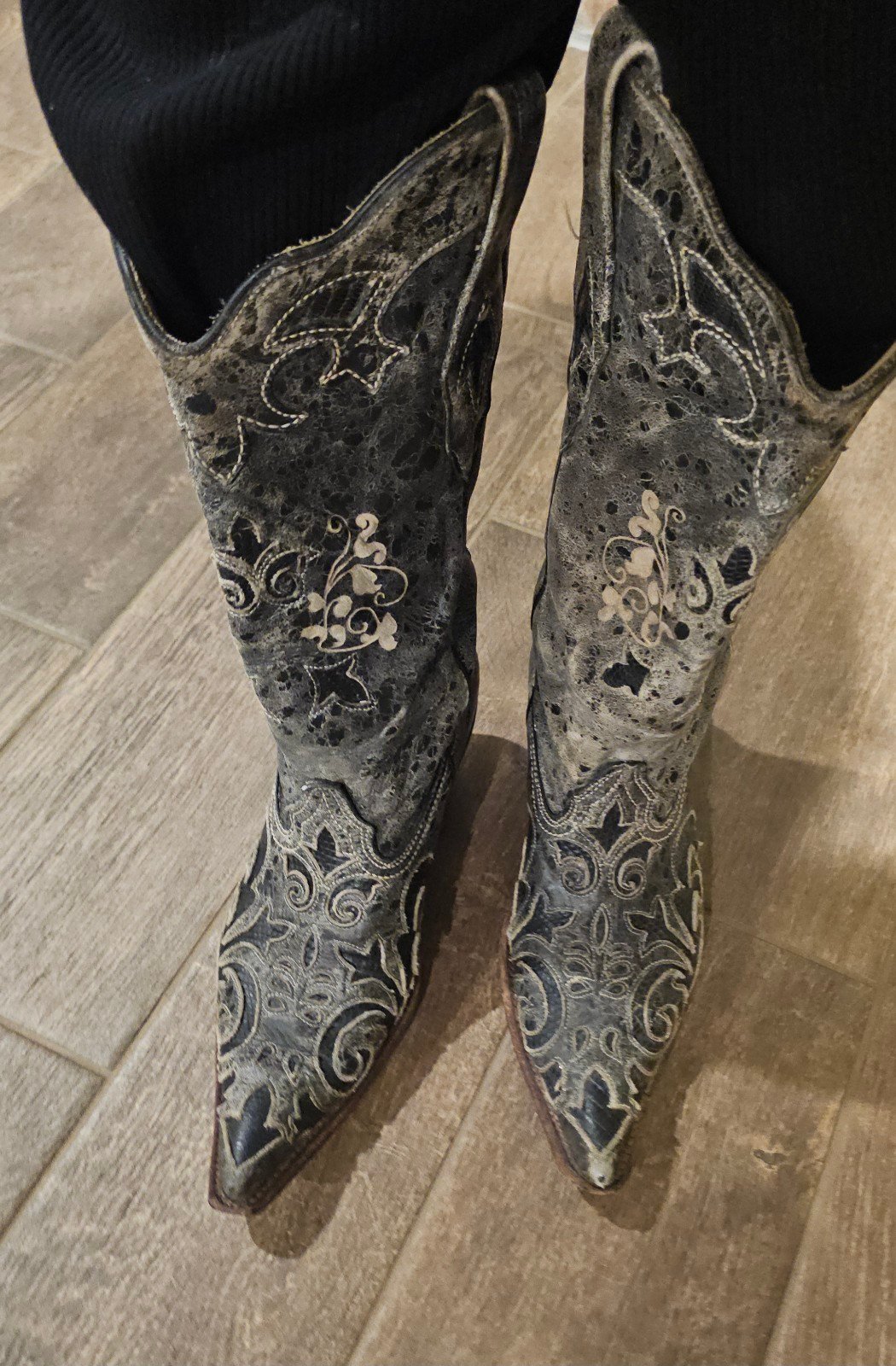 Corral Boots sz 9 beautiful Black with Beige