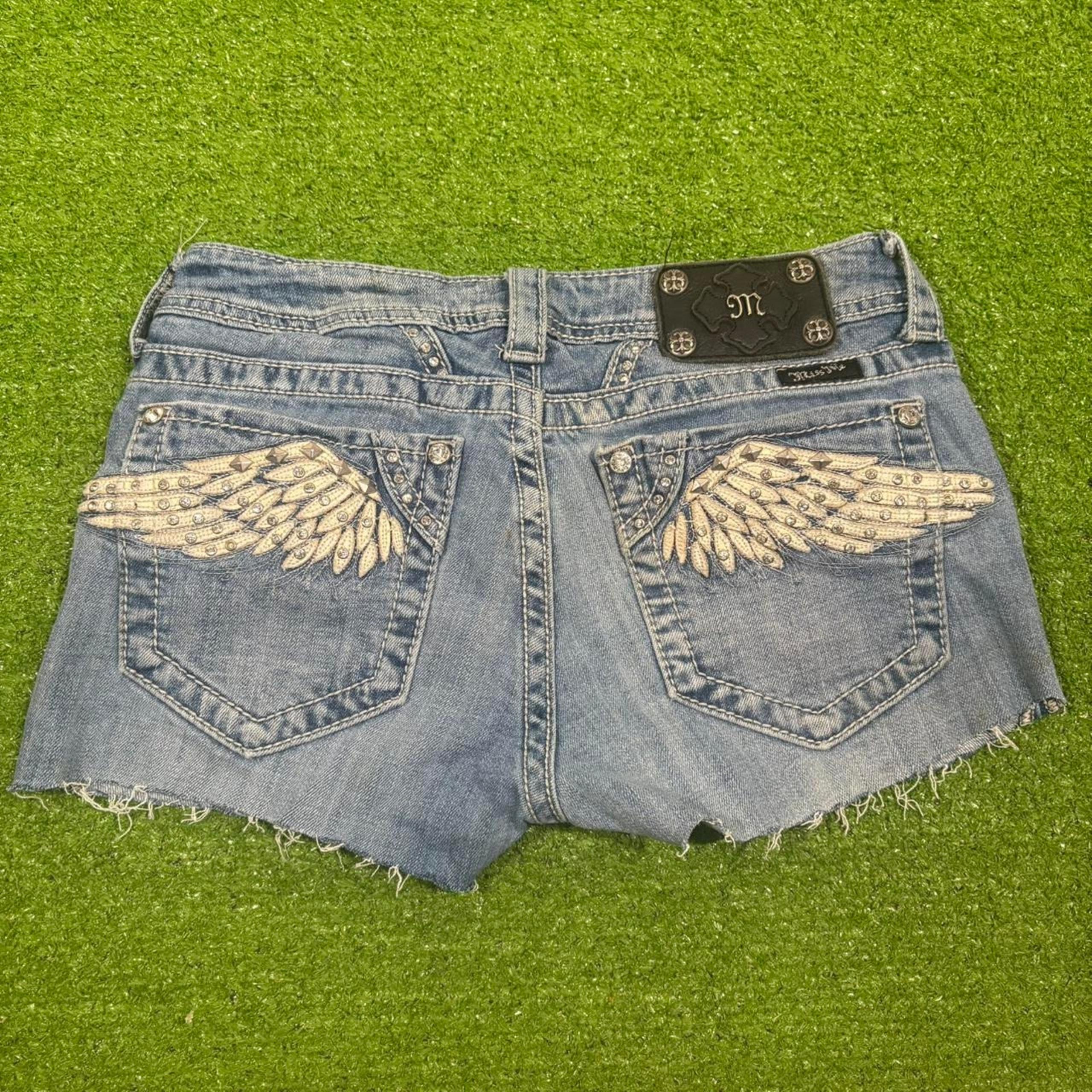 Miss Me Sz 27 Shorts Y2K Angel Wings Rhinestones Bedazzled Pockets Low Rise