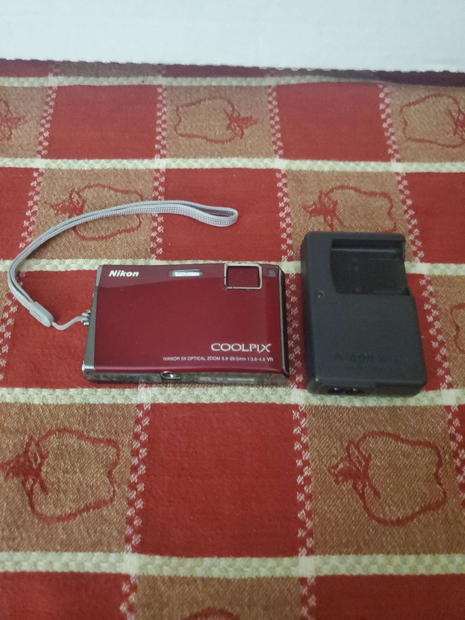 Nikon COOLPIX S60 10.0MP Digital Camera