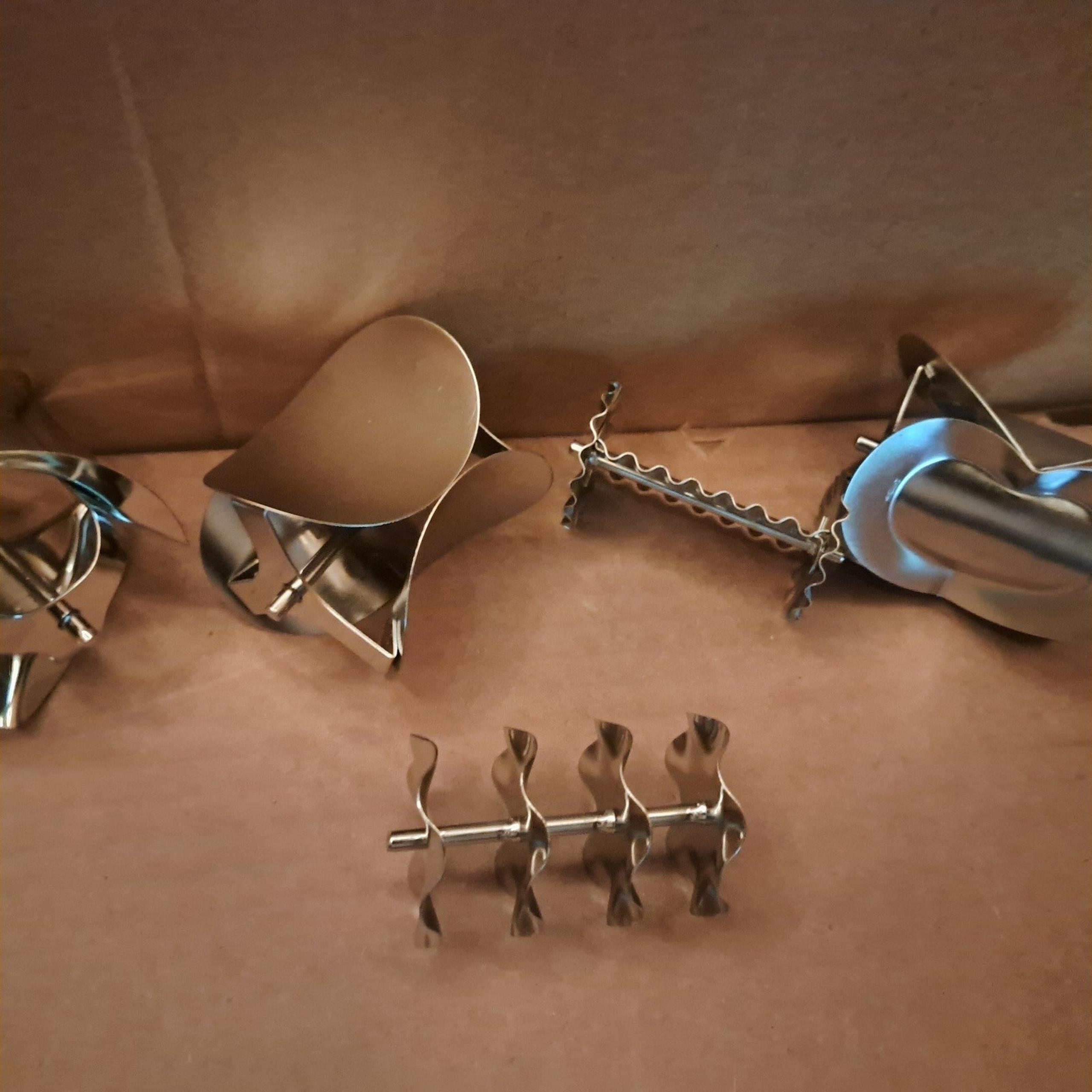 Pampered Chef RETIRED Rolling Cookie Cutter Attachments and Storage Container!