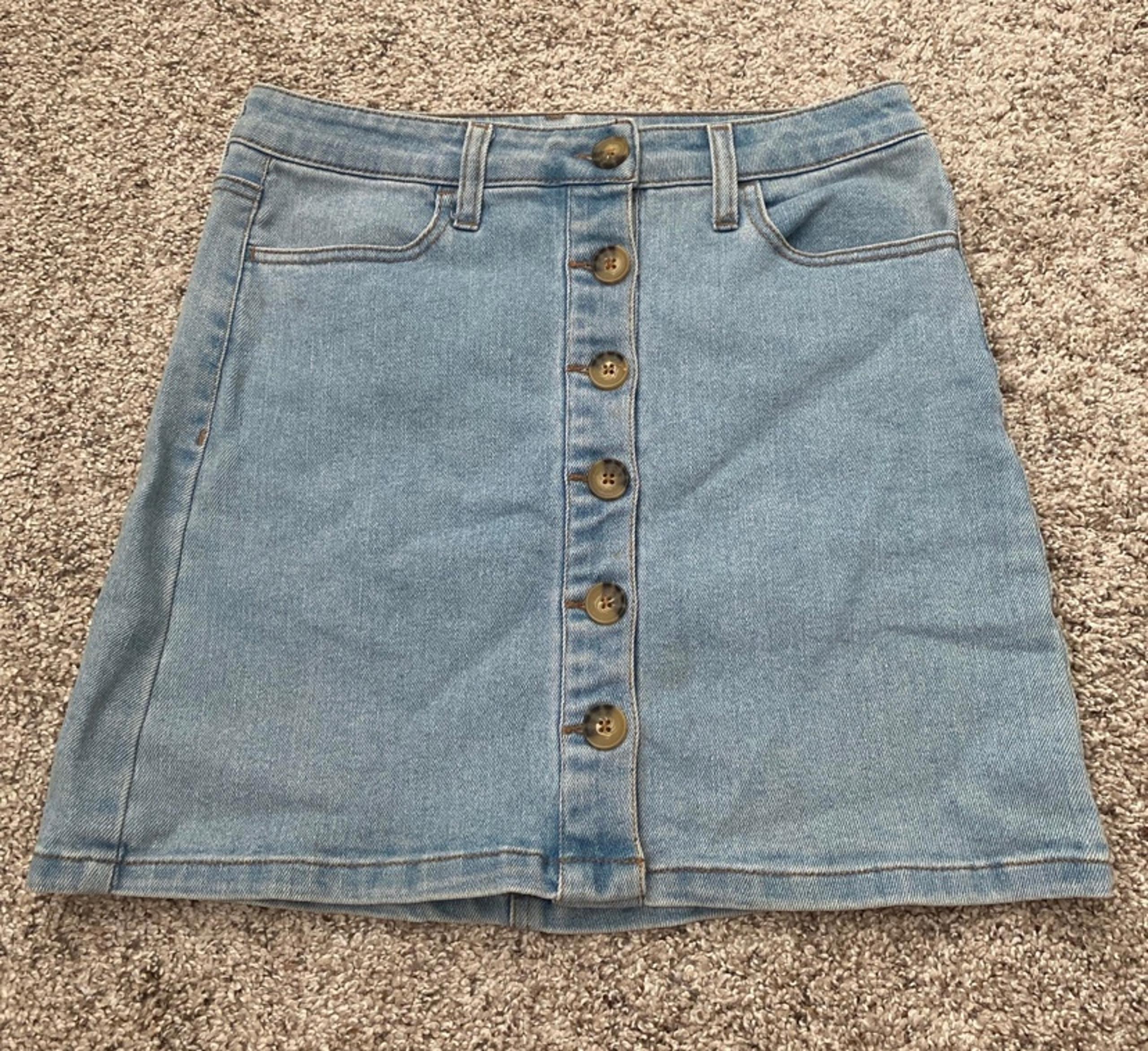 Arizona jean company light blue denim mini skirt size 3 with button front #minis