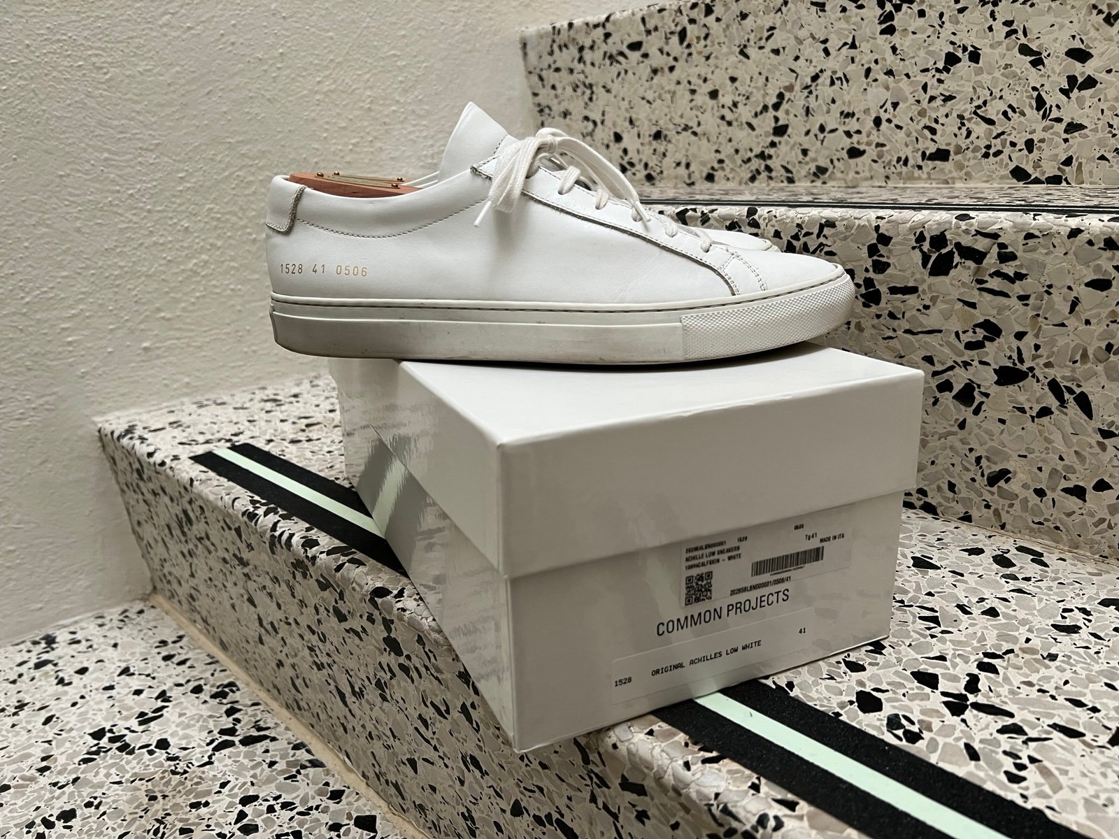 Common Projects Achilles Low (Size 8)