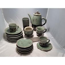 Exquisite 18 Piece Somayaki Soma Ware Coffee/Tea Set Green Crackle Gold Accents
