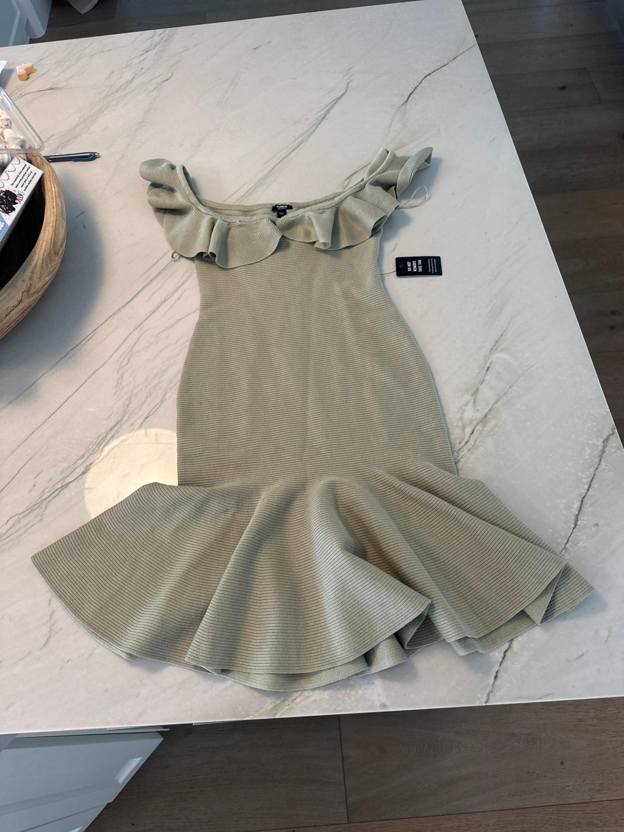 Express Small fitted dress w/ruffle NWT