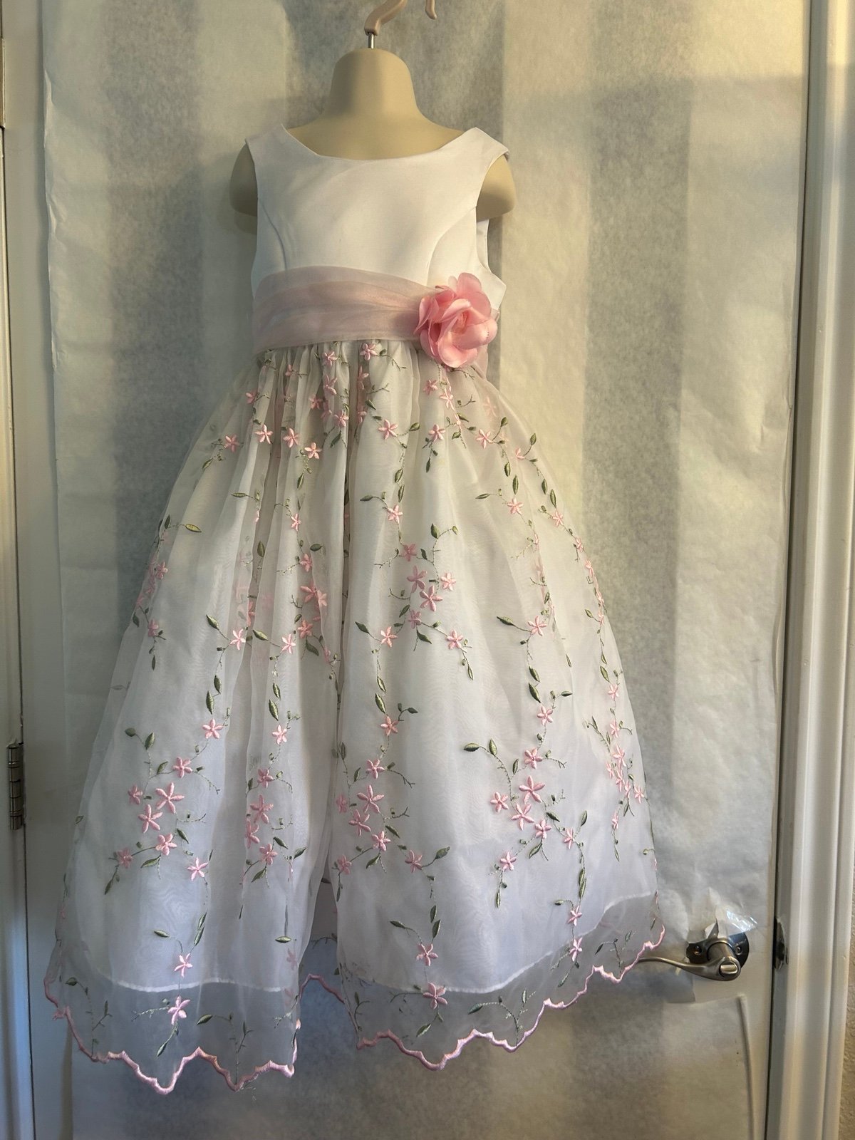 Children’s Concepts floral White & Pink embroidered Floral girls Dress Sz-6. W7