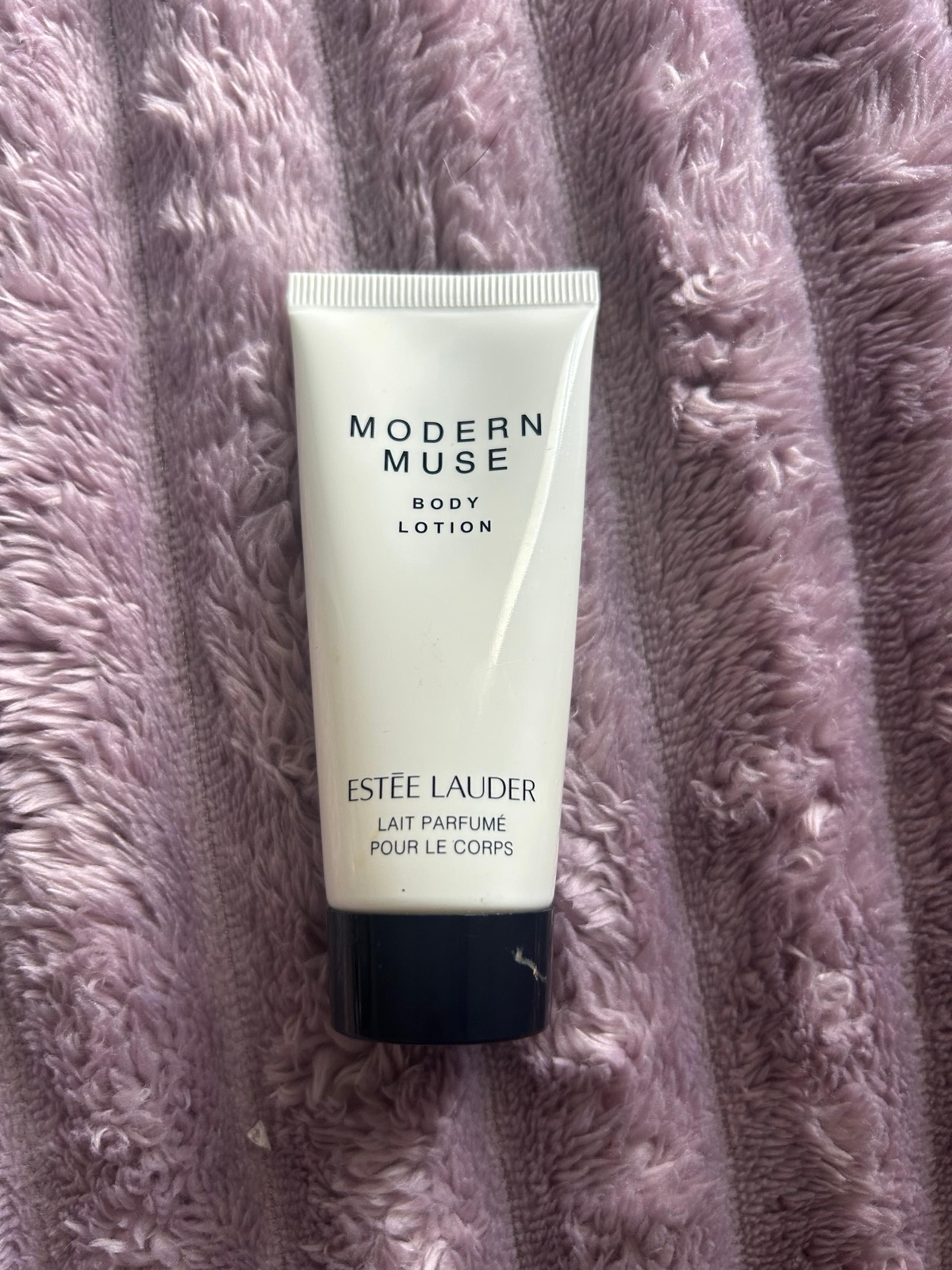 Estée Lauder body lotion mini