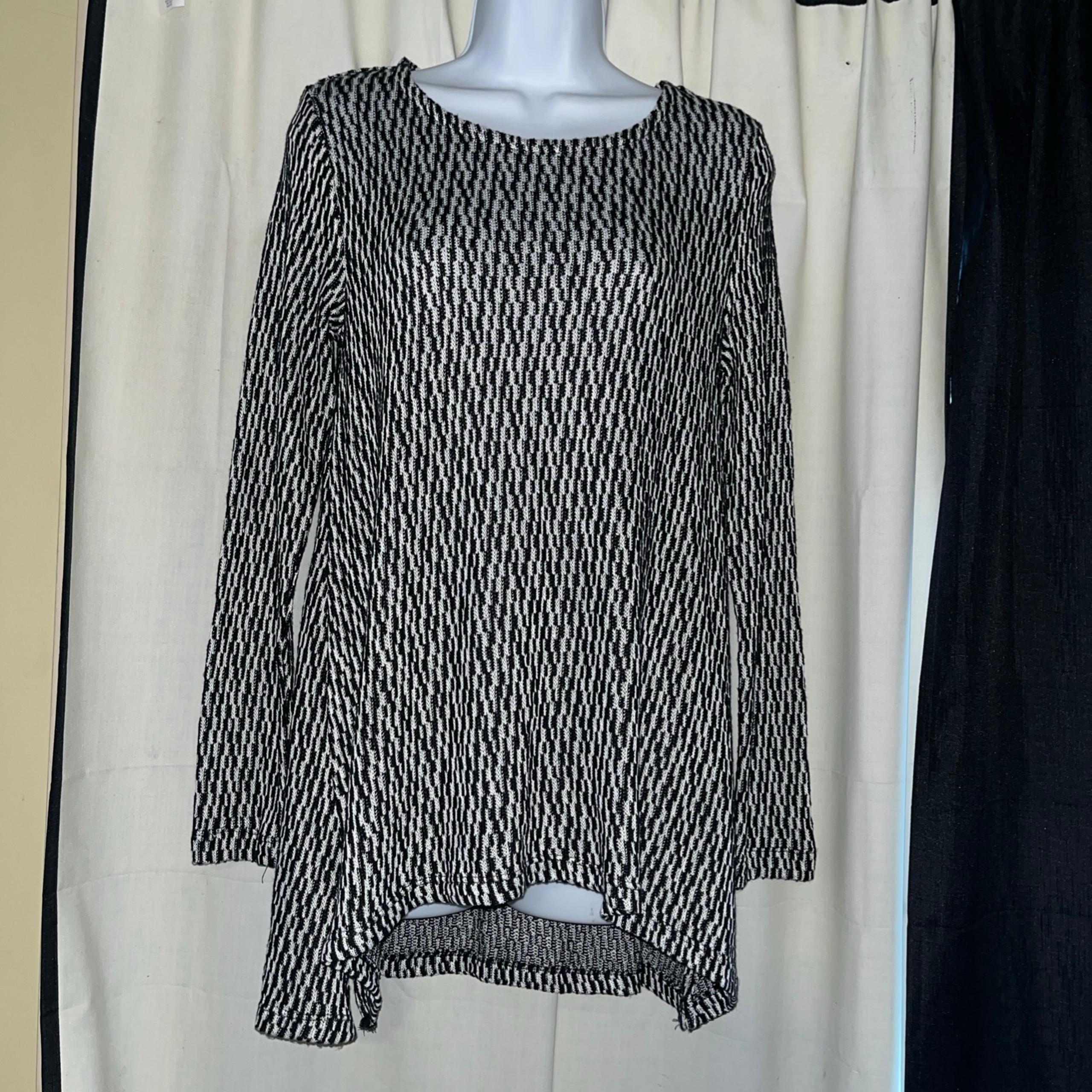 Chelsea & Theodore Tunic Textured Black White Top Size Small Print Long Sleeve