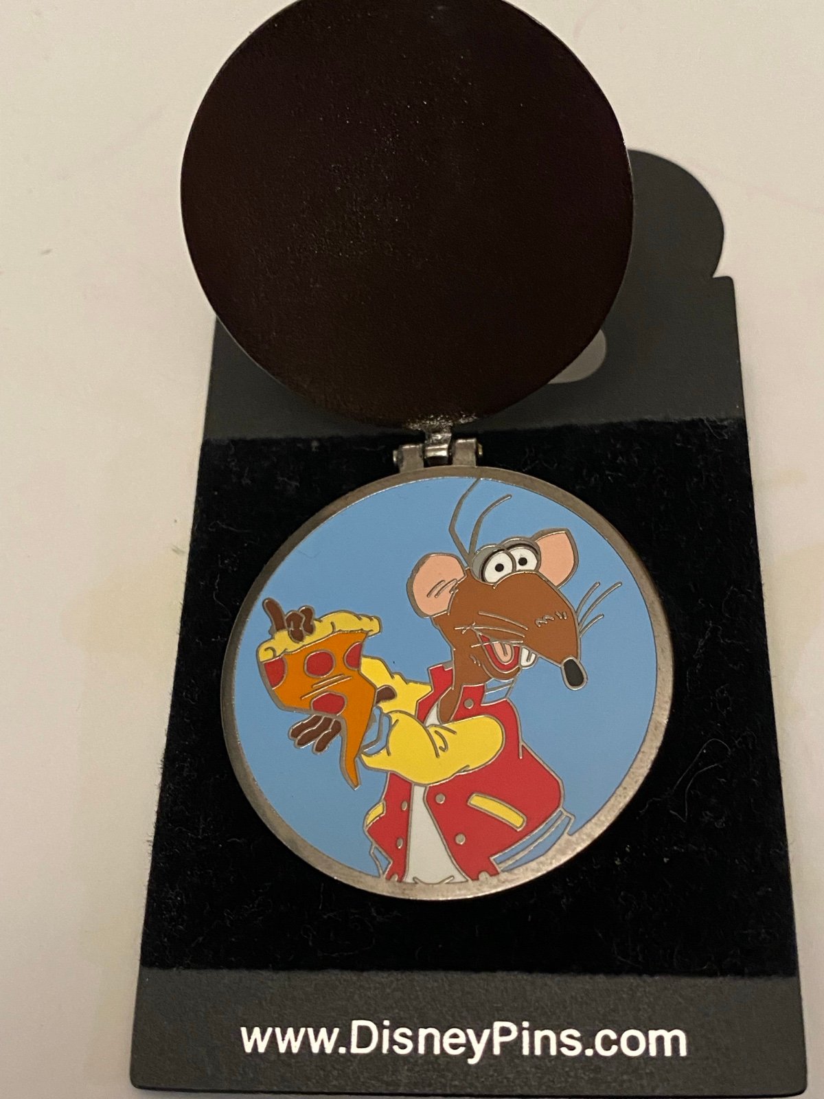 RIZZO Rat NYC World of Disney Hinged Manhole Cover Muppets Disney Pin RARE