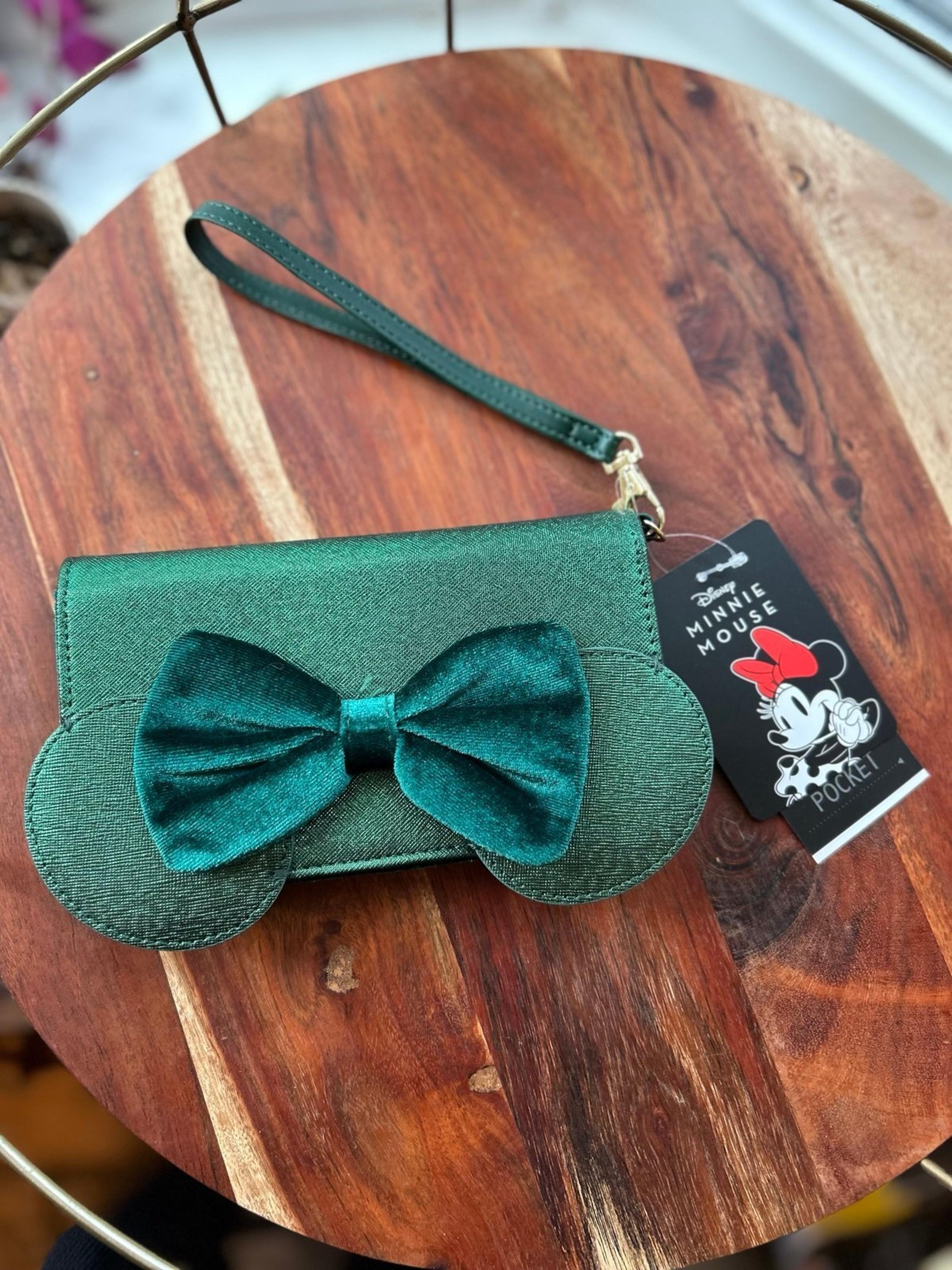 Disney MINNIE MOUSE Wristlet Wallet with Tech Pocket for iPhone Green Velvet Bow