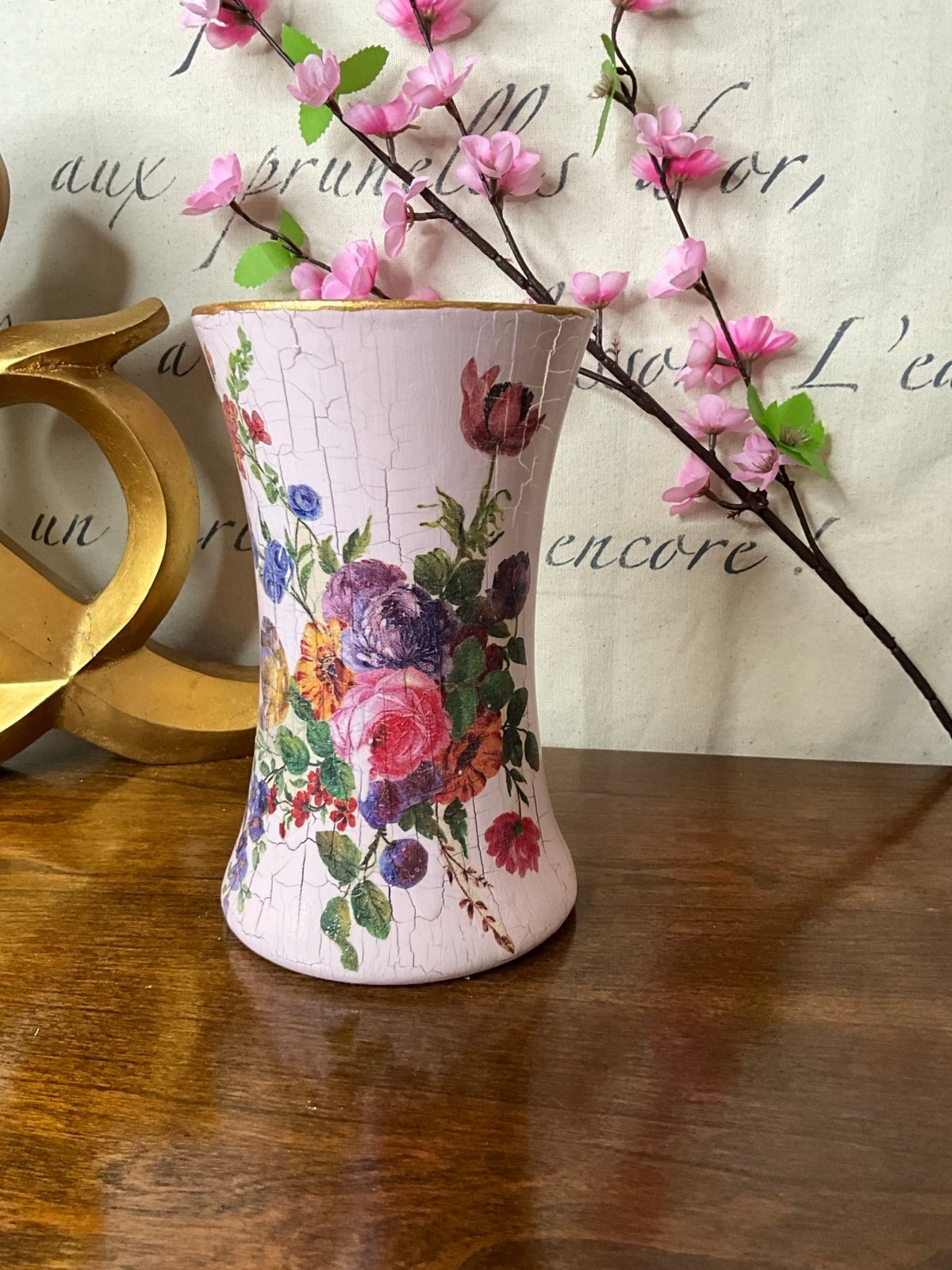 Glass vase candle holder in color pink with beautiful flower bouquet