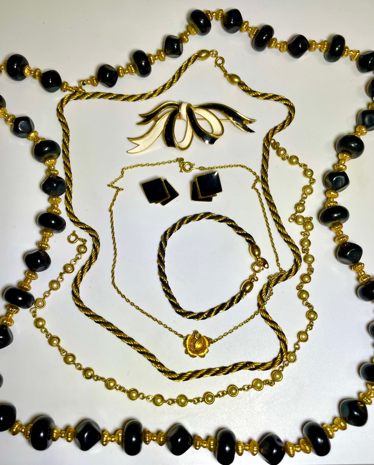 Huge Lot crown Trifari & Trifari vintage Collecion. All signed