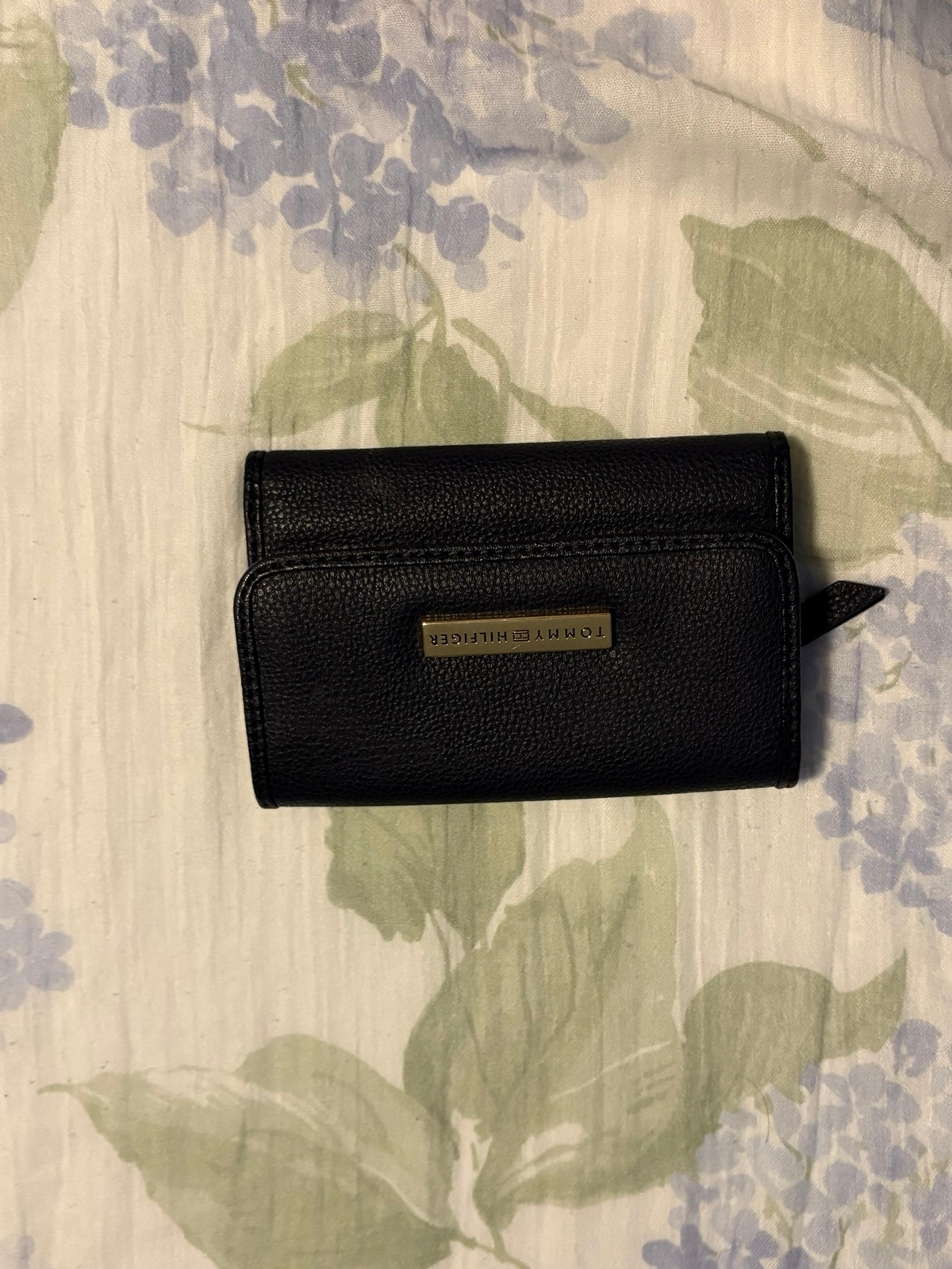 Tommy Hilfiger women’s wallet