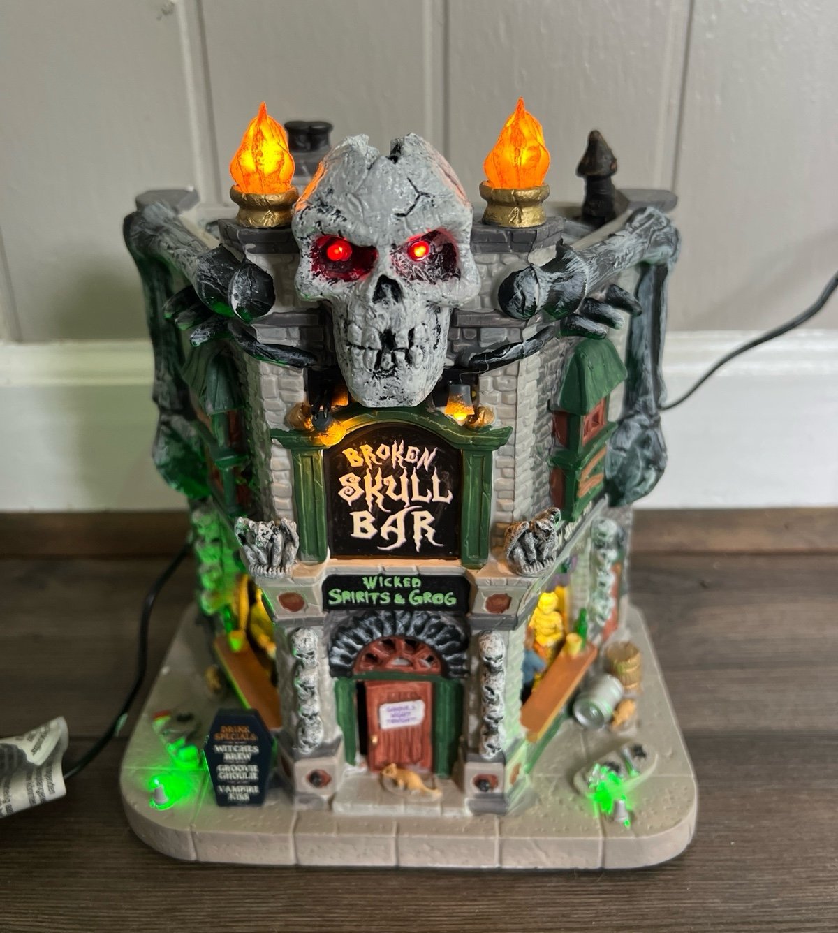Spooky Town Lemax 2017 Broken Skull Bar