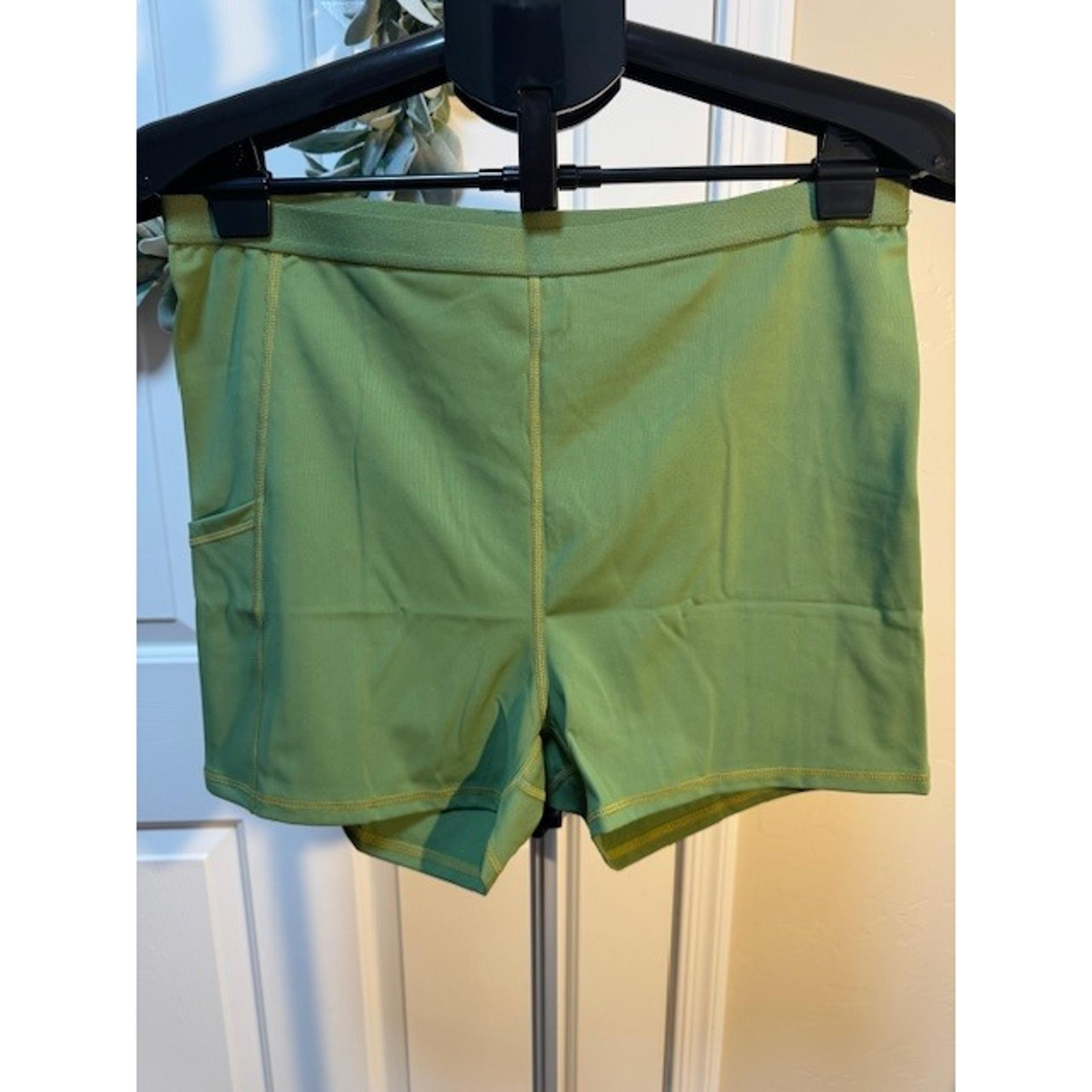 Mono B green lightweight biker athletic running shorts pocket Size 1X