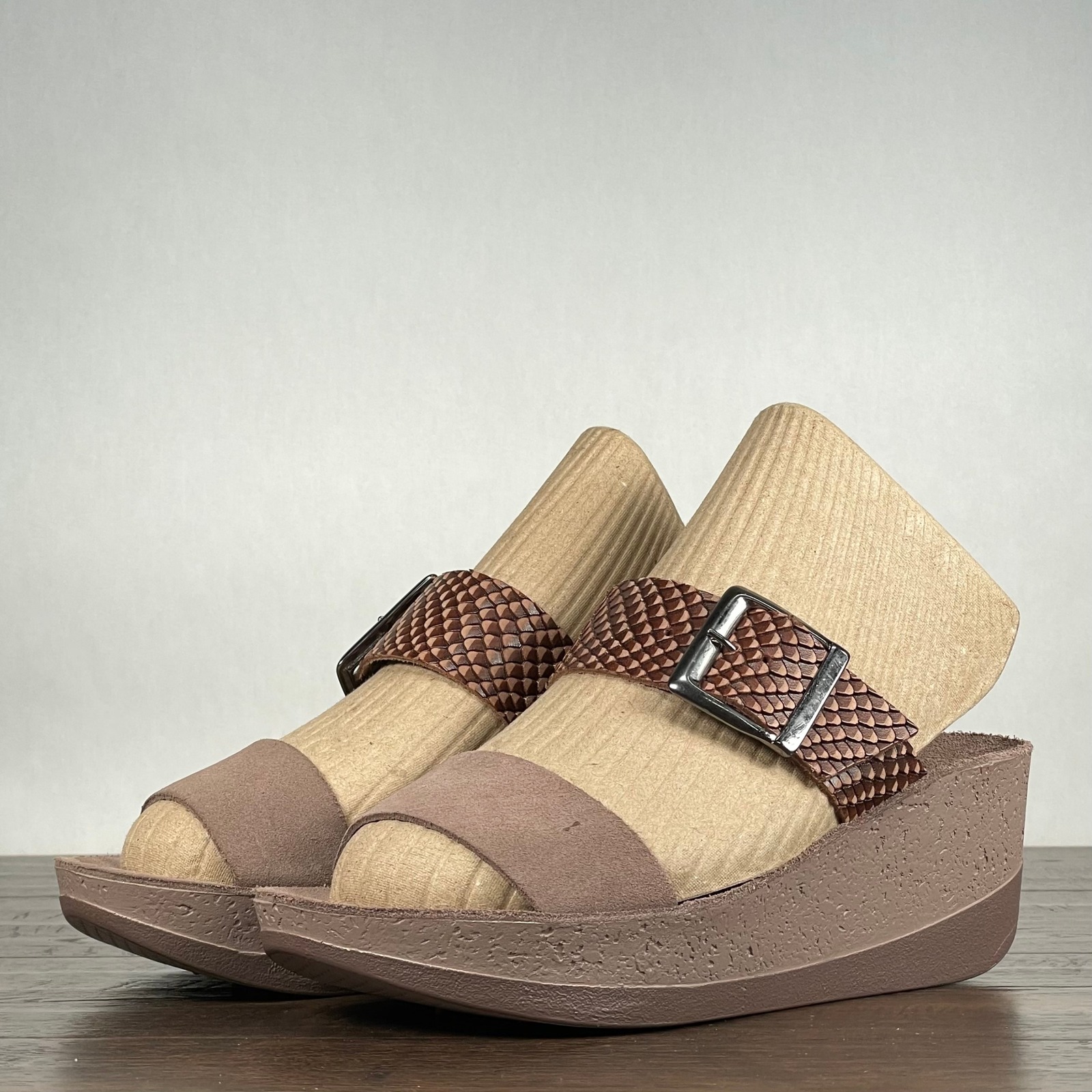 Fantasy Sandals Womens 37 Brown Wedges Flex Sole Technology Leather Comfort