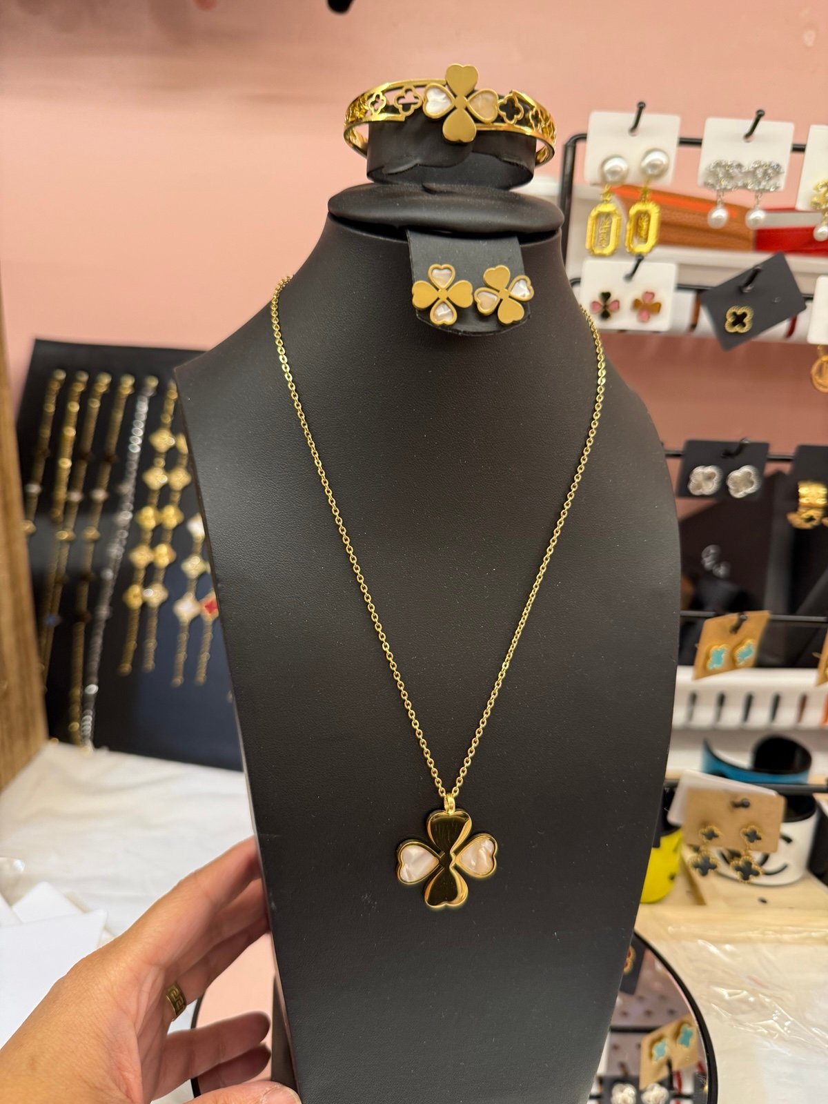 White and Gold Big Clover set