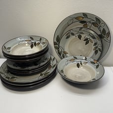 PFALTZGRAFF RUSTIC LEAVES Stoneware 12 Piece Set 4 Bowls 8 Plates Dinner Salad