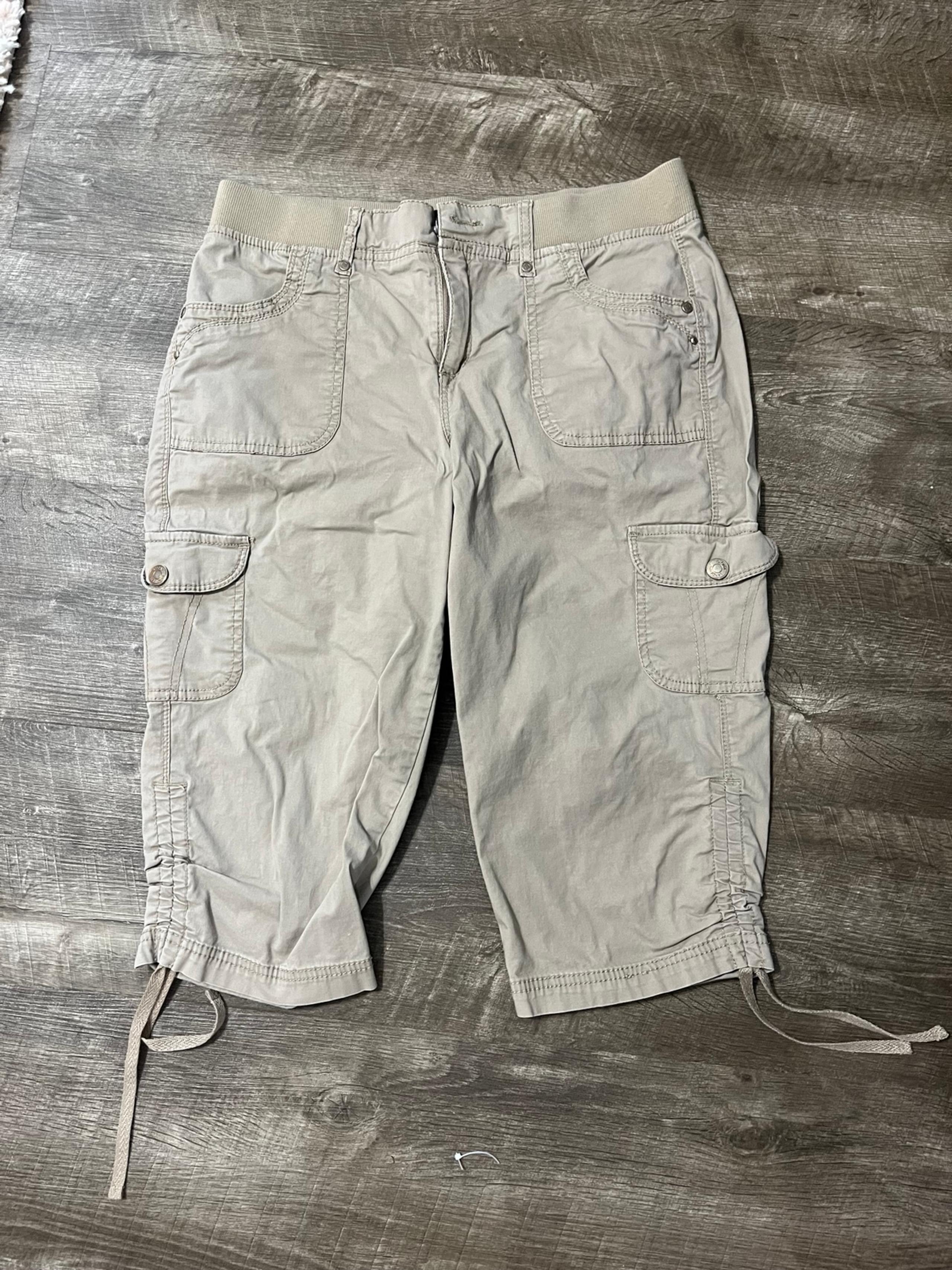 Women’s Gloria Vanderbilt Bermuda shorts size 6
