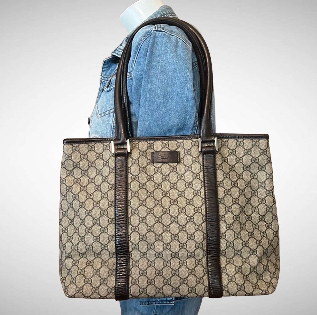 A186 - Gucci shoulder bag
