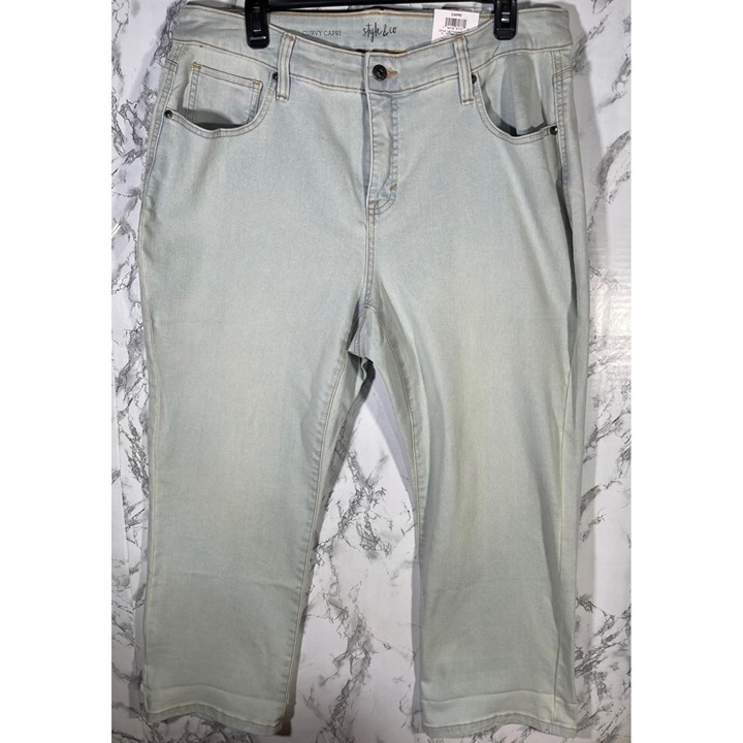 Style & Co Womens Curvy Fit Capri Jeans 14W Sedona Wash Denim Slimming Pocket