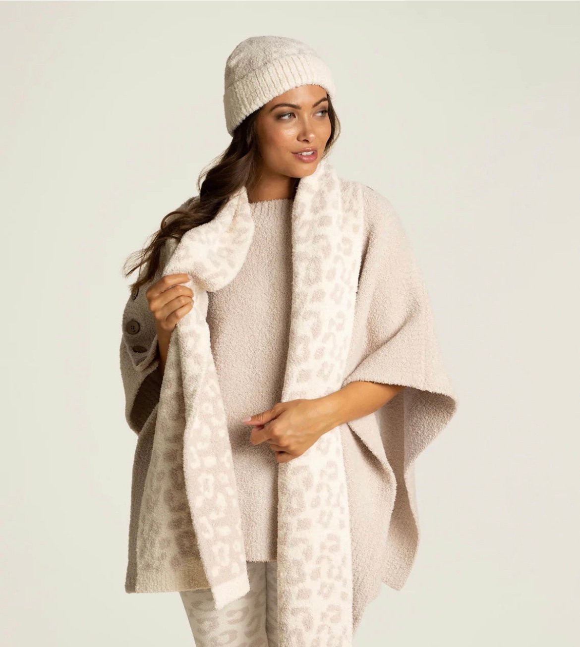 Barefoot dreams cozy chic scarf and beannie set