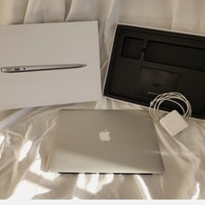 Apple laptop