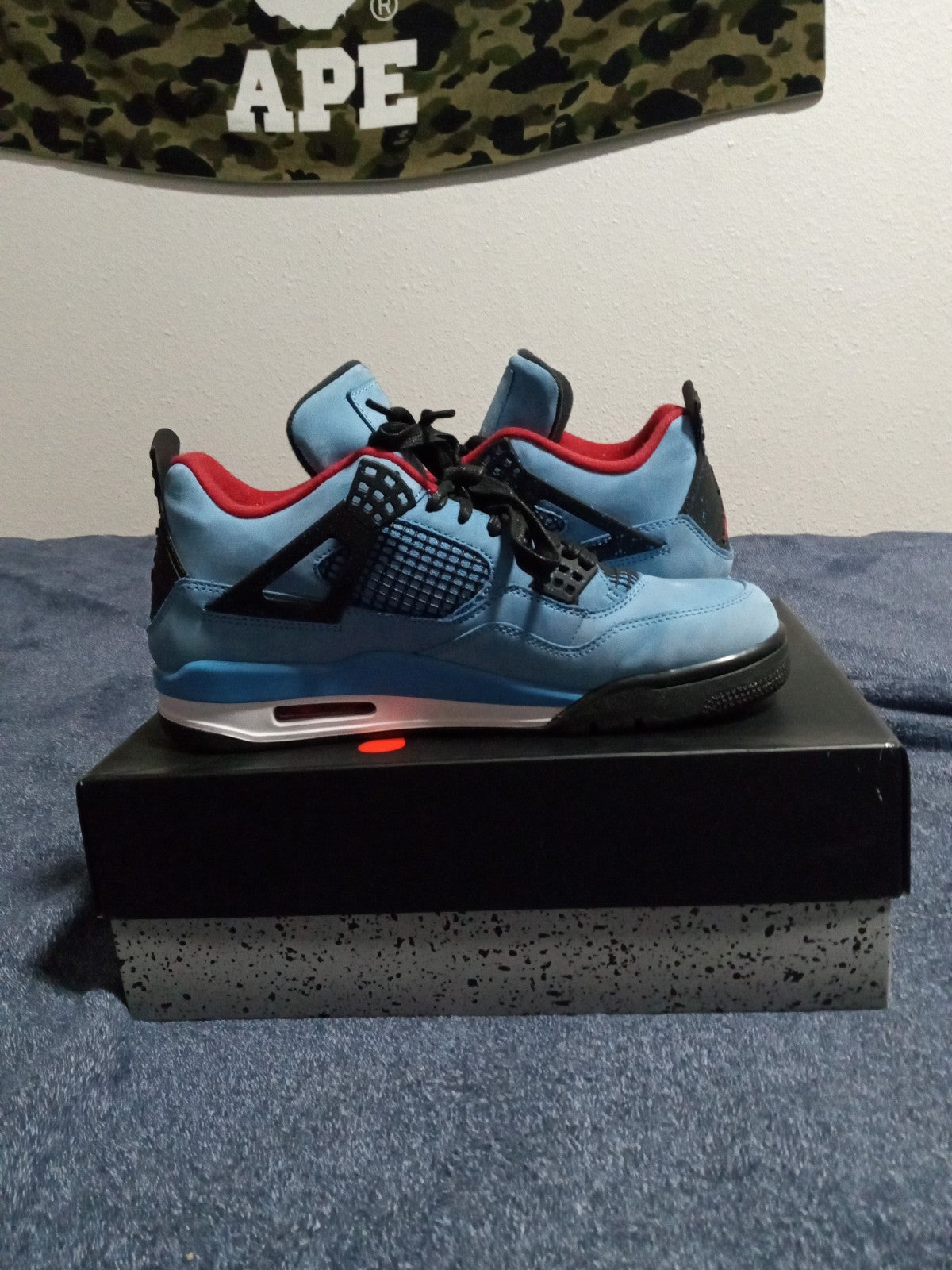 Jordan 4 travis scott