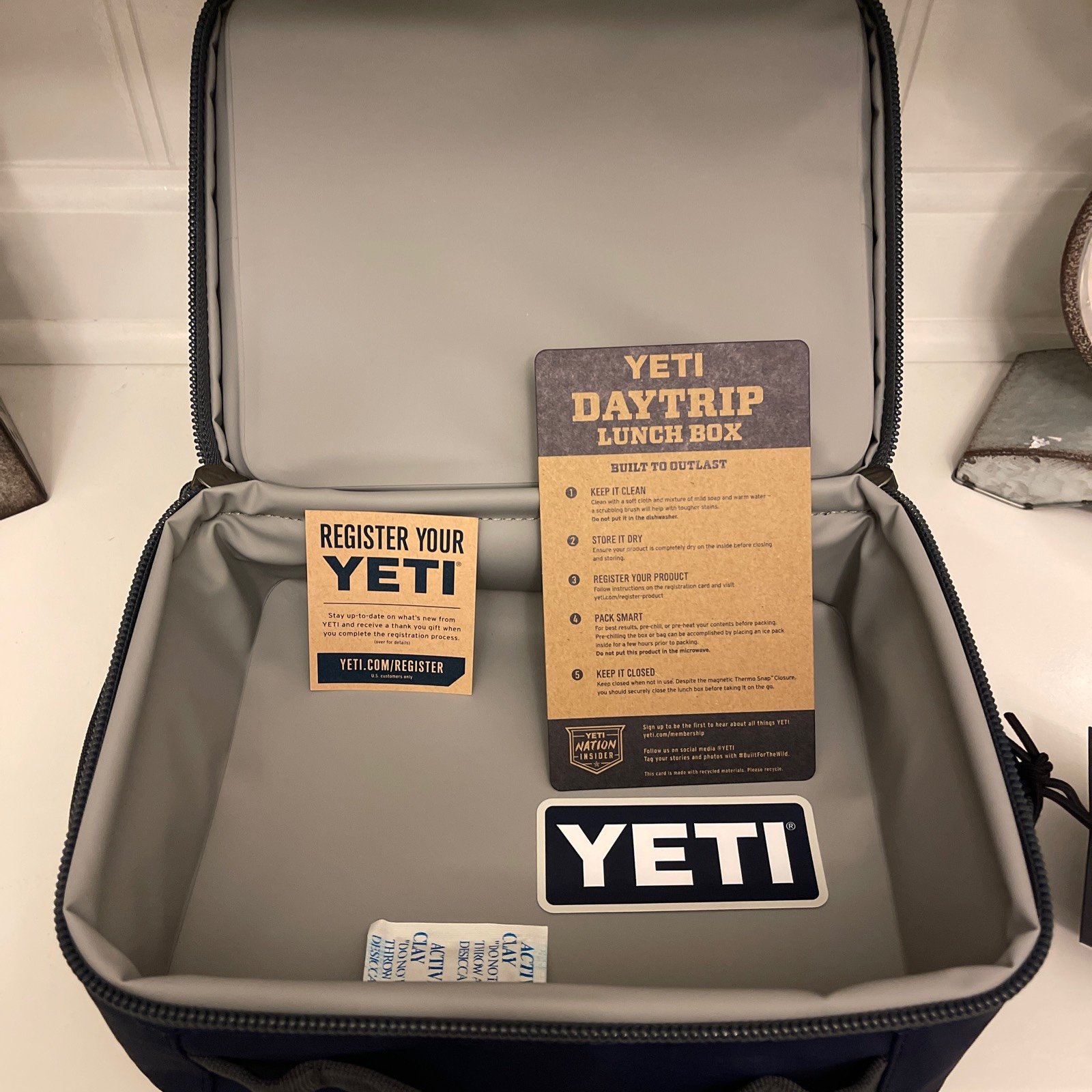Yeti Daytrip Lunch Box - Navy shops