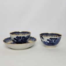 Antique Chinese Export Blue Willow Pagoda Gilded Porcelain Tea Bowls & Sacuer