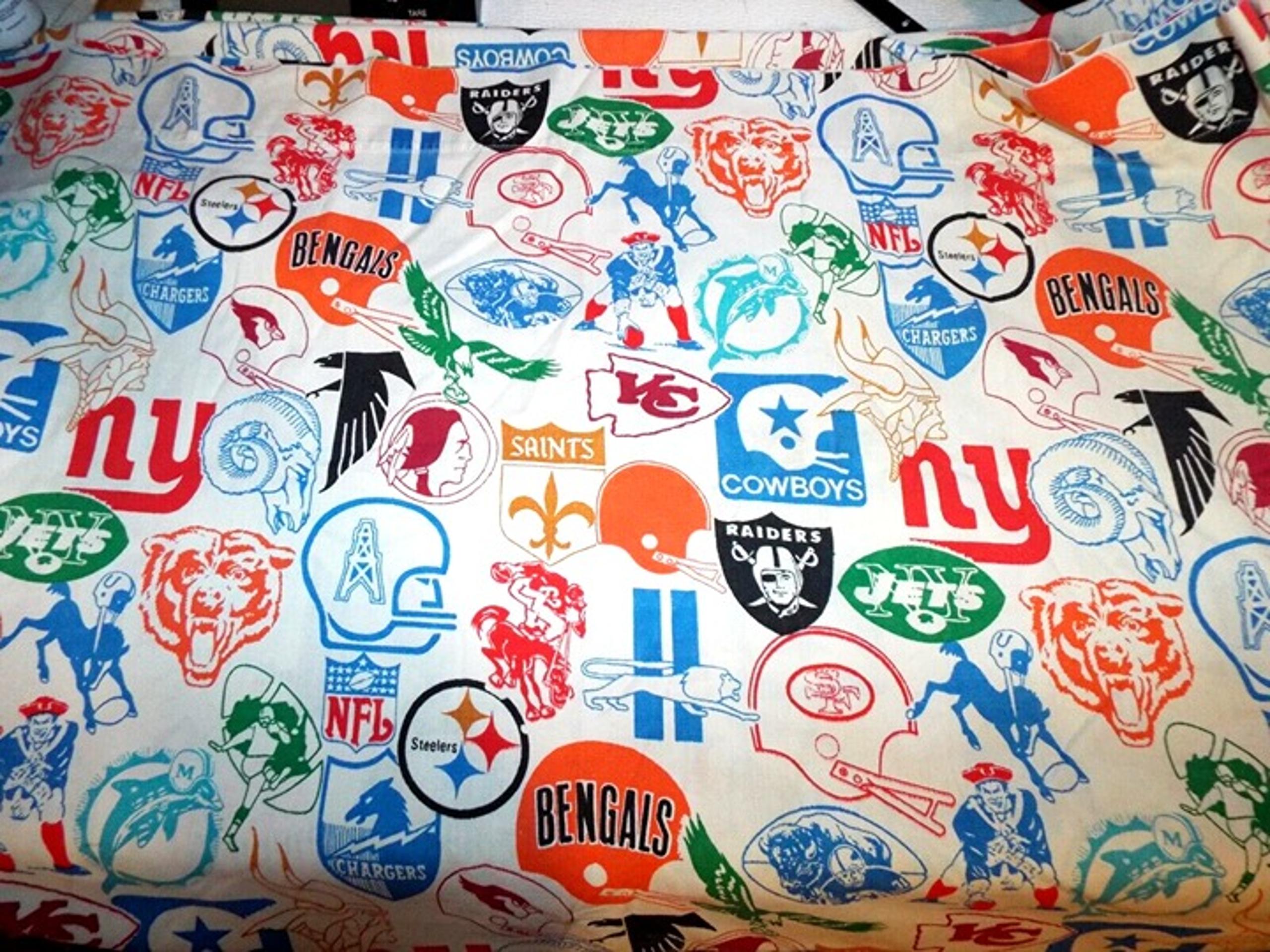 VTG Novelty NFL 69"x96" Flat Sheet NFL Teams on White Background Logos Teams