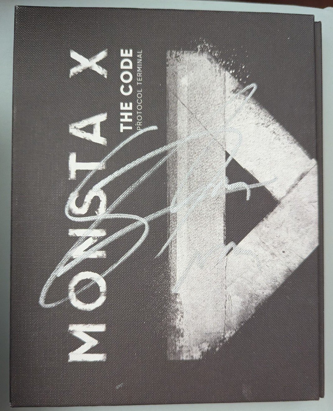 Monsta X shownu signed the code album