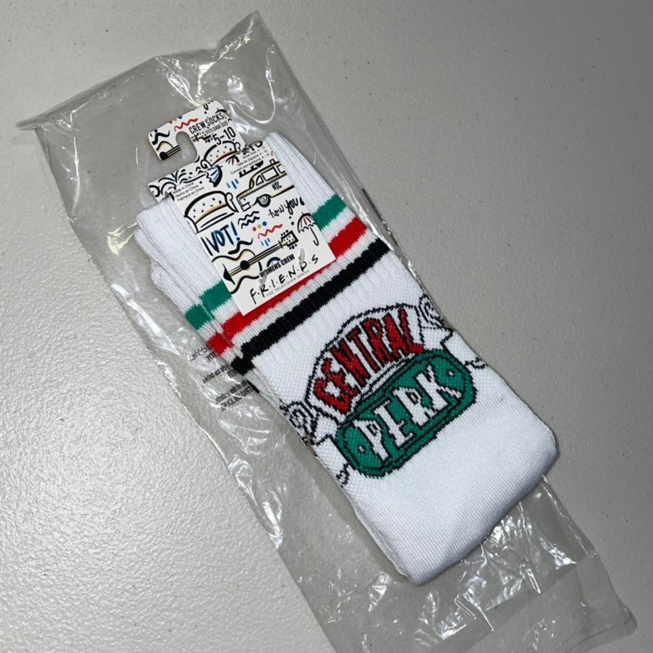 FRIENDS Crew Socks Womens