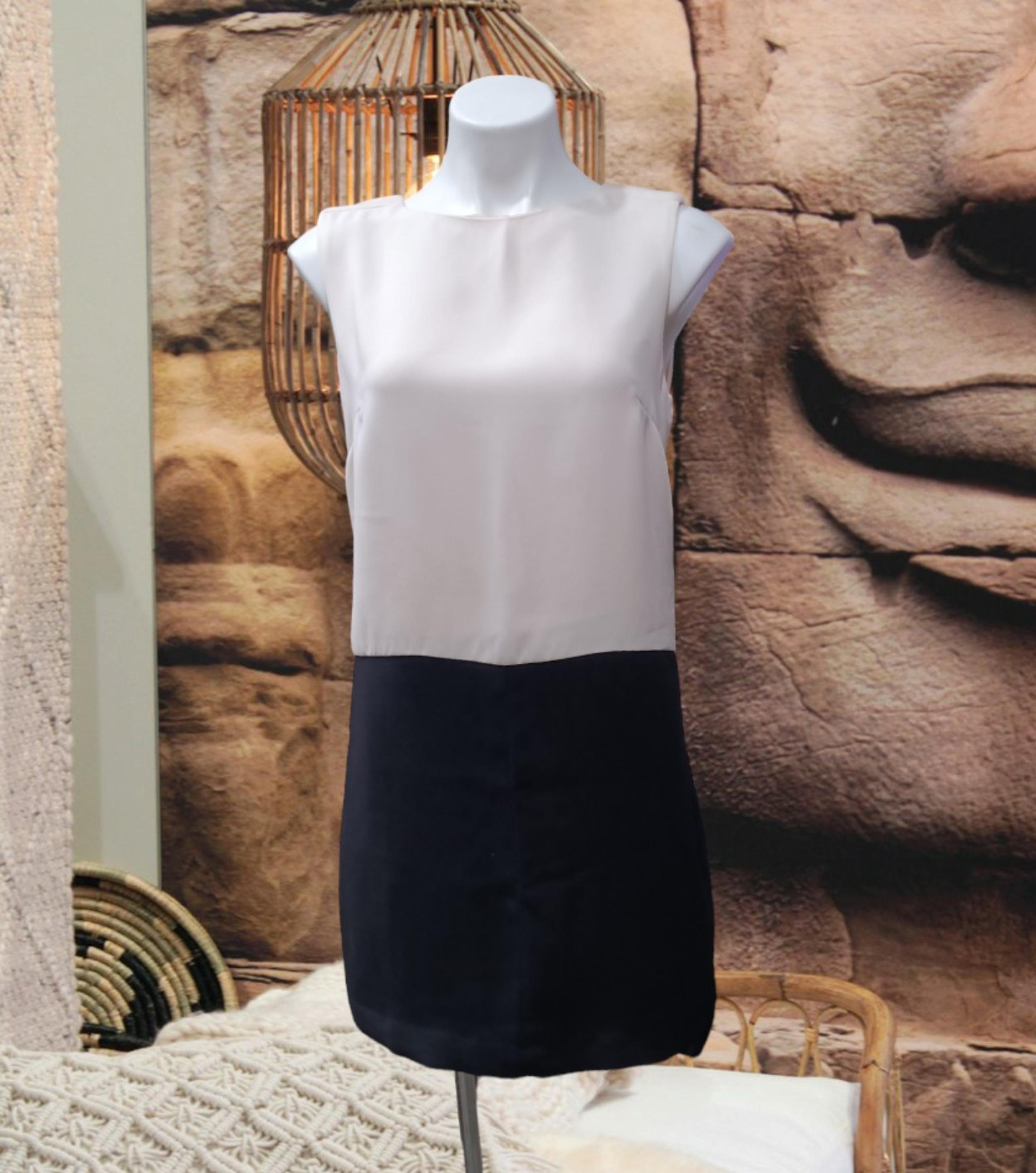 Women's Minimalist Color Block Black/ Ivory Dress Sz 8 Short Fully Lined Sheath