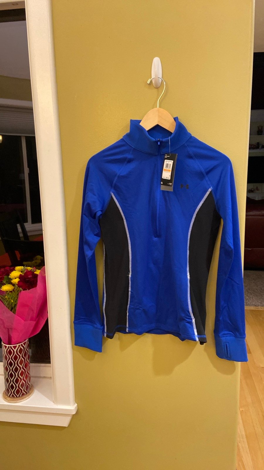 NWT UNDER ARMOR WOMEN’S LONG SLEEVE