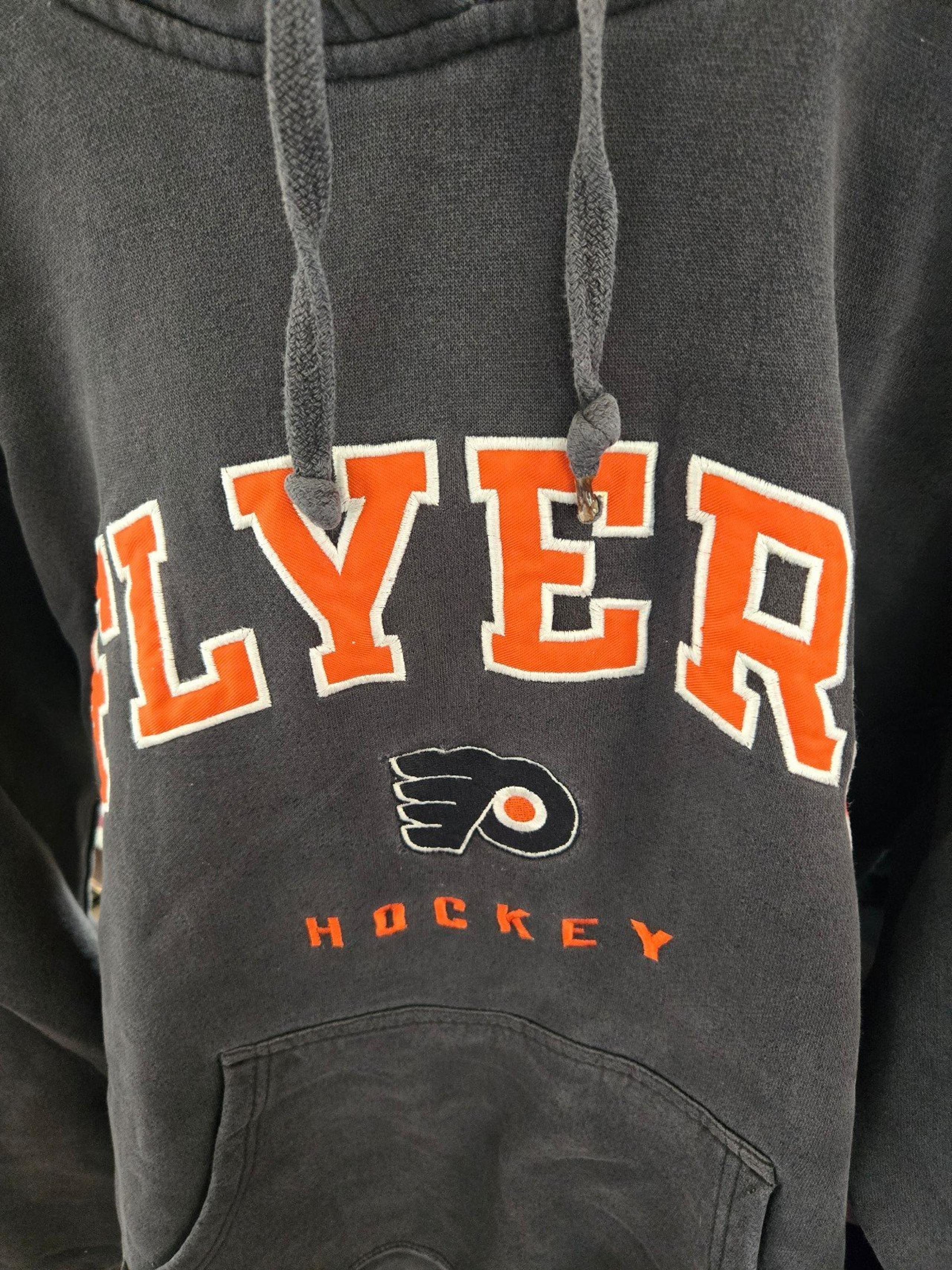 Philadelphia Flyers NHL faded black hoodie. (AFIT 17W)