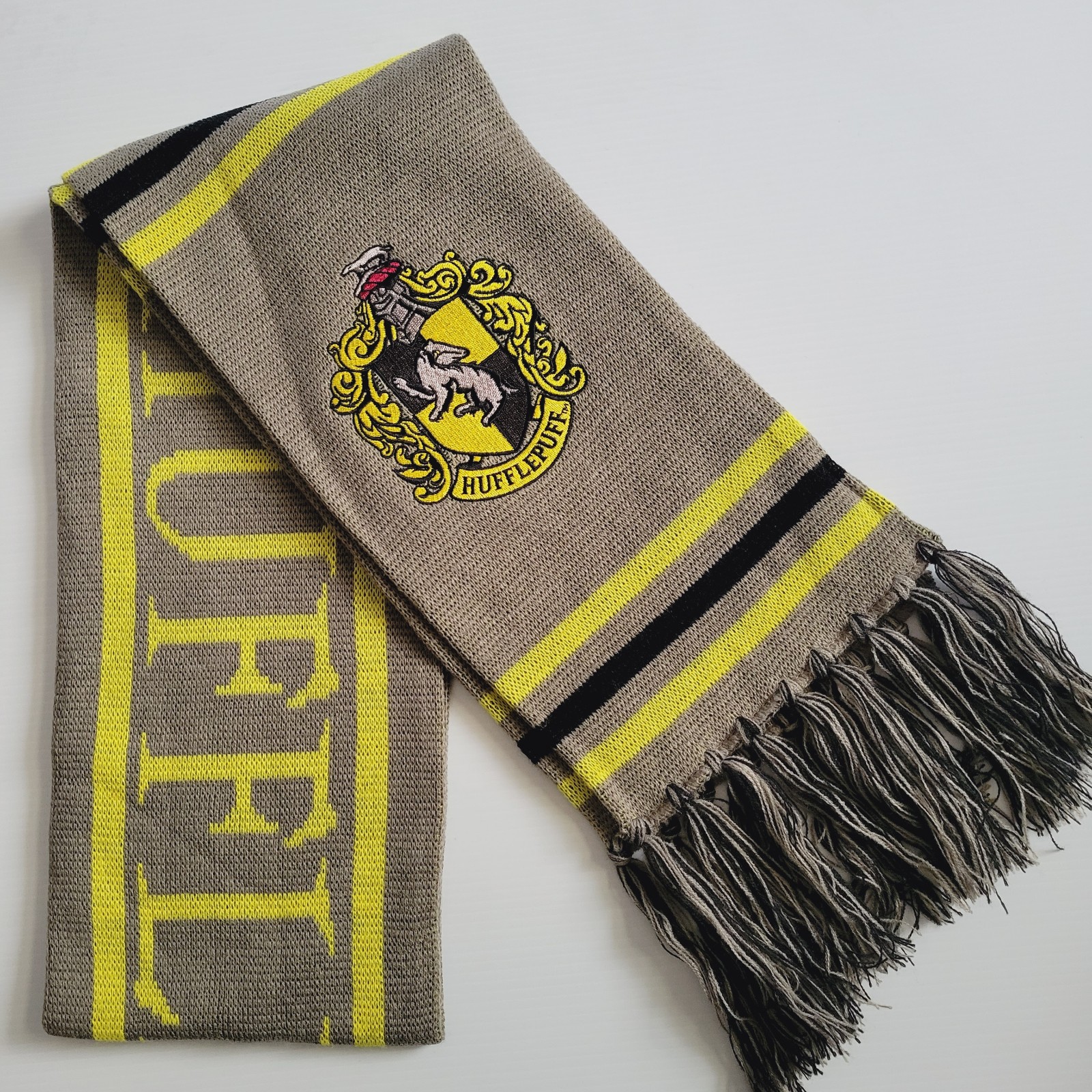 Universal Studios Wizarding World Harry Potter Hufflepuff Reversible Scarf NWT