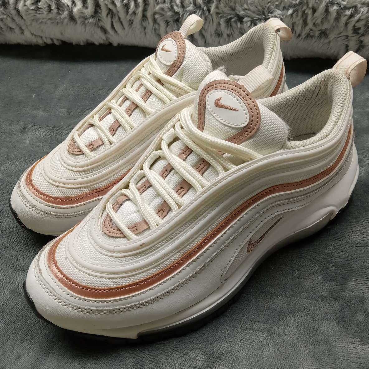 NIKE AIR MAX 97 (GS) SUMMIT WHITE-METALLIC BRONZE. SZ 5Y [921522-109]