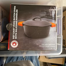 Chef's counter 5 qt cast iron Dutch oven
