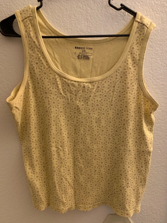 Tank Yellow top Yellow top! Size L but can fit medium! A bit stretchy !