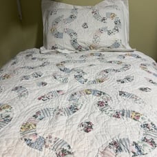 Arch Quilts Elmsford NY Ring Arches Quilt 57x82” Clean