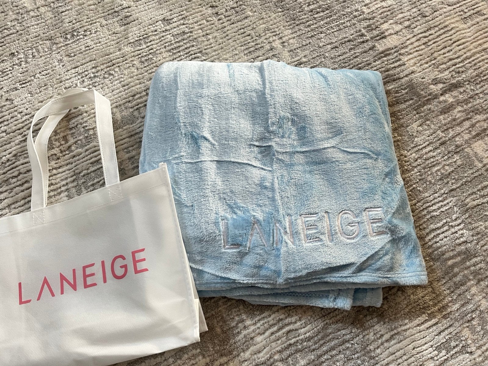 EXCLUSIVE Laneige Blanket + Tote