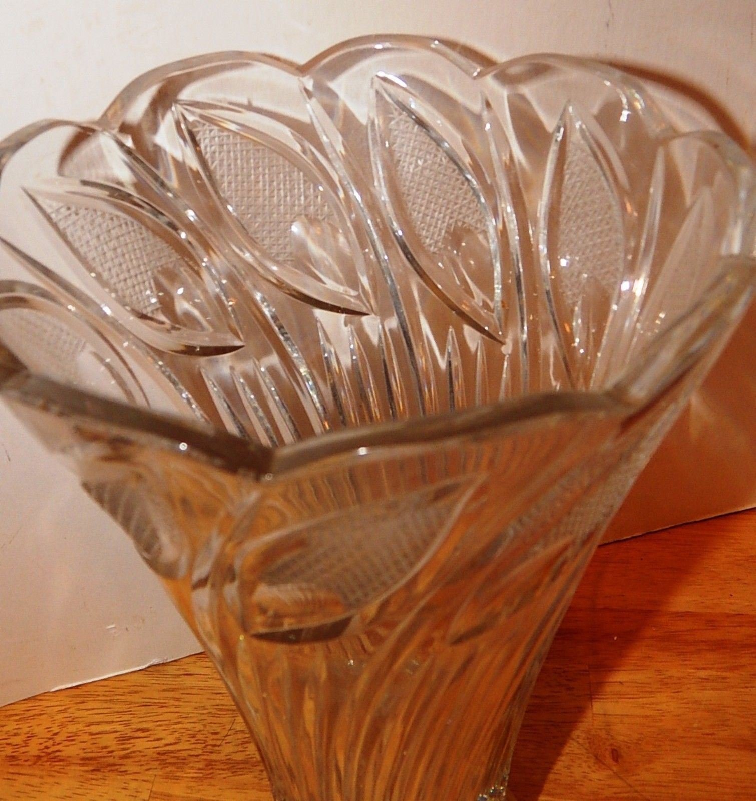 Crystal Vase 11.5 Tall Swirl Design Heavy Weight Crystal Embossed Free Shipping