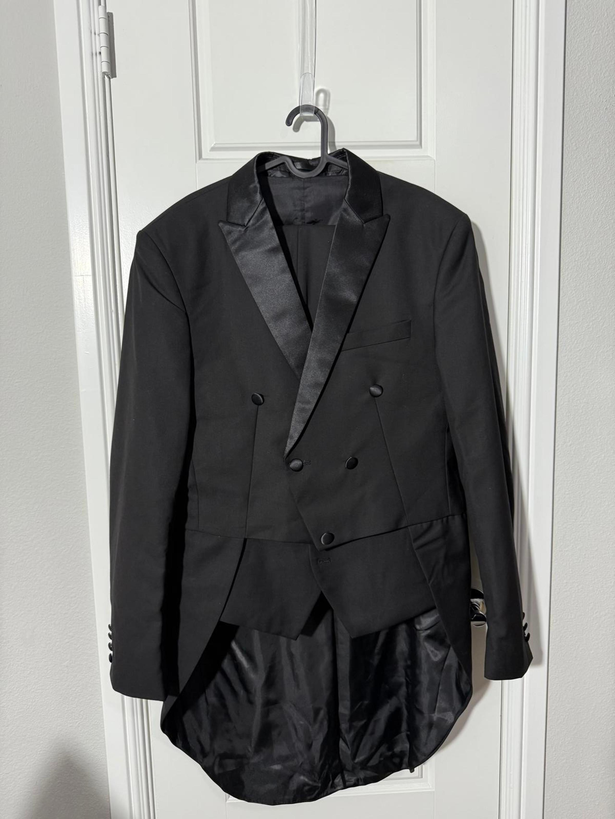 Suit for Men Size XL Black Tuxedo 3 Pieces