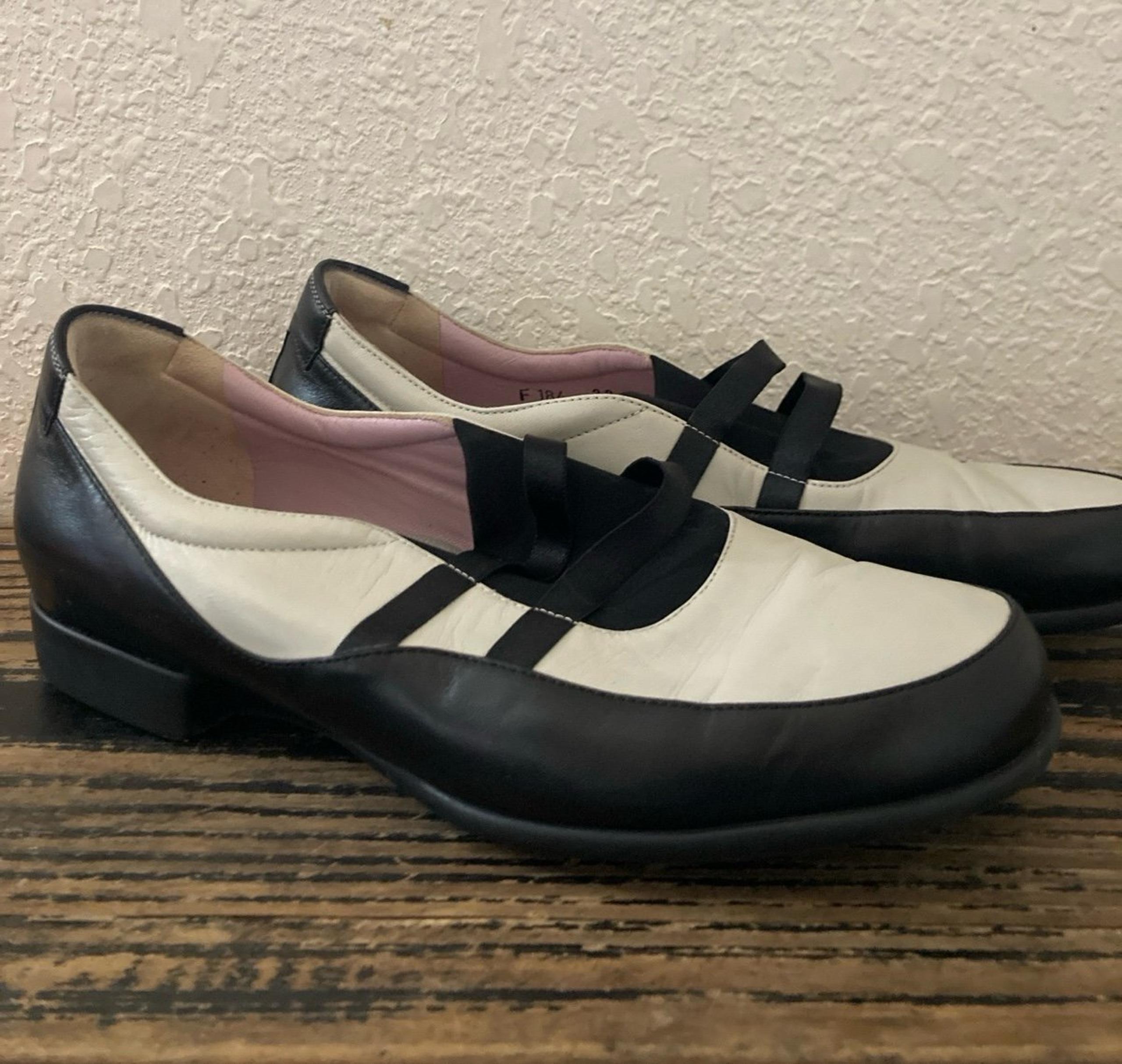 Taryn Rose shoes 38