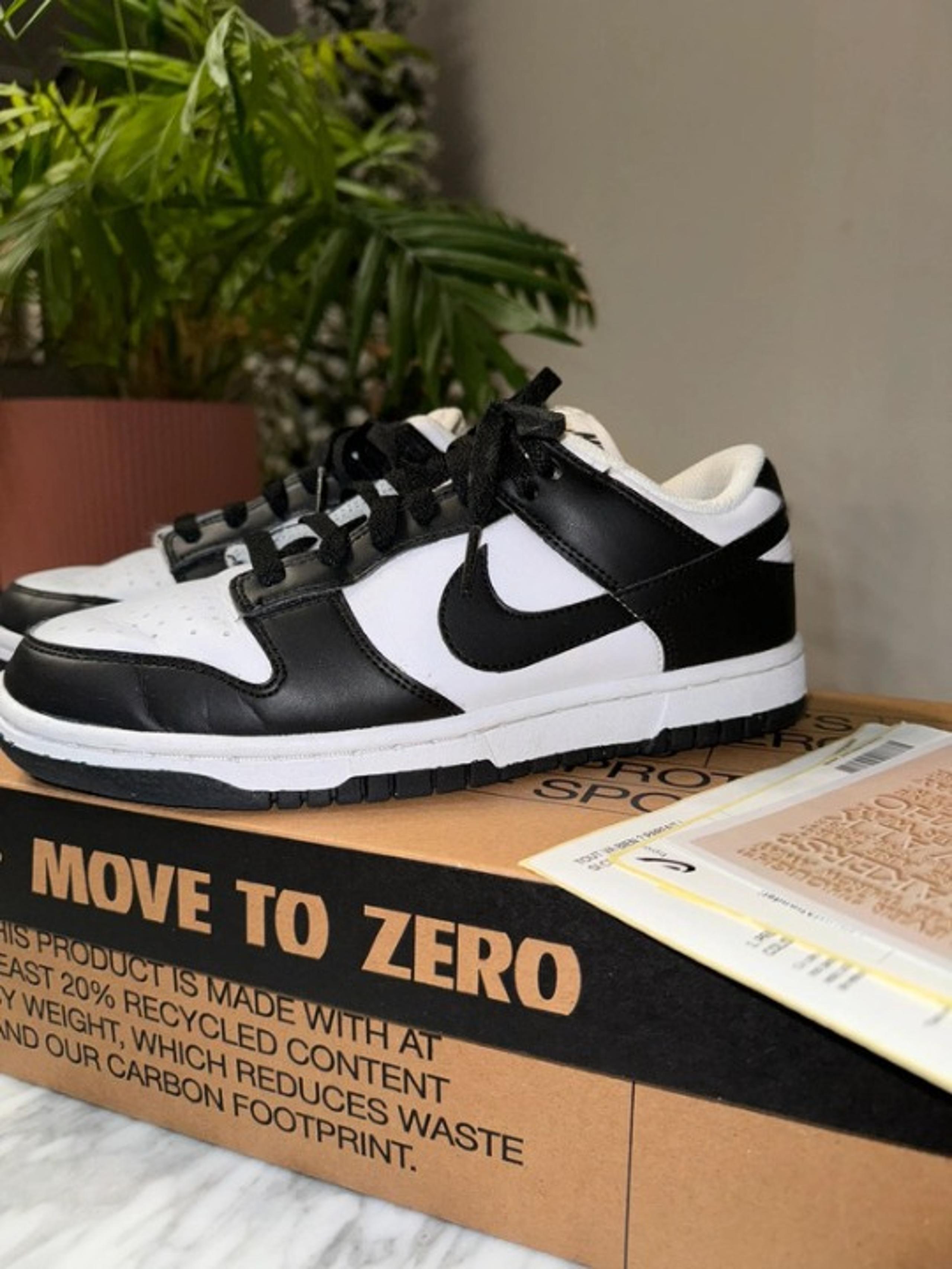 Nike Dunk Low Black White Size 8.5 Men's Shoes